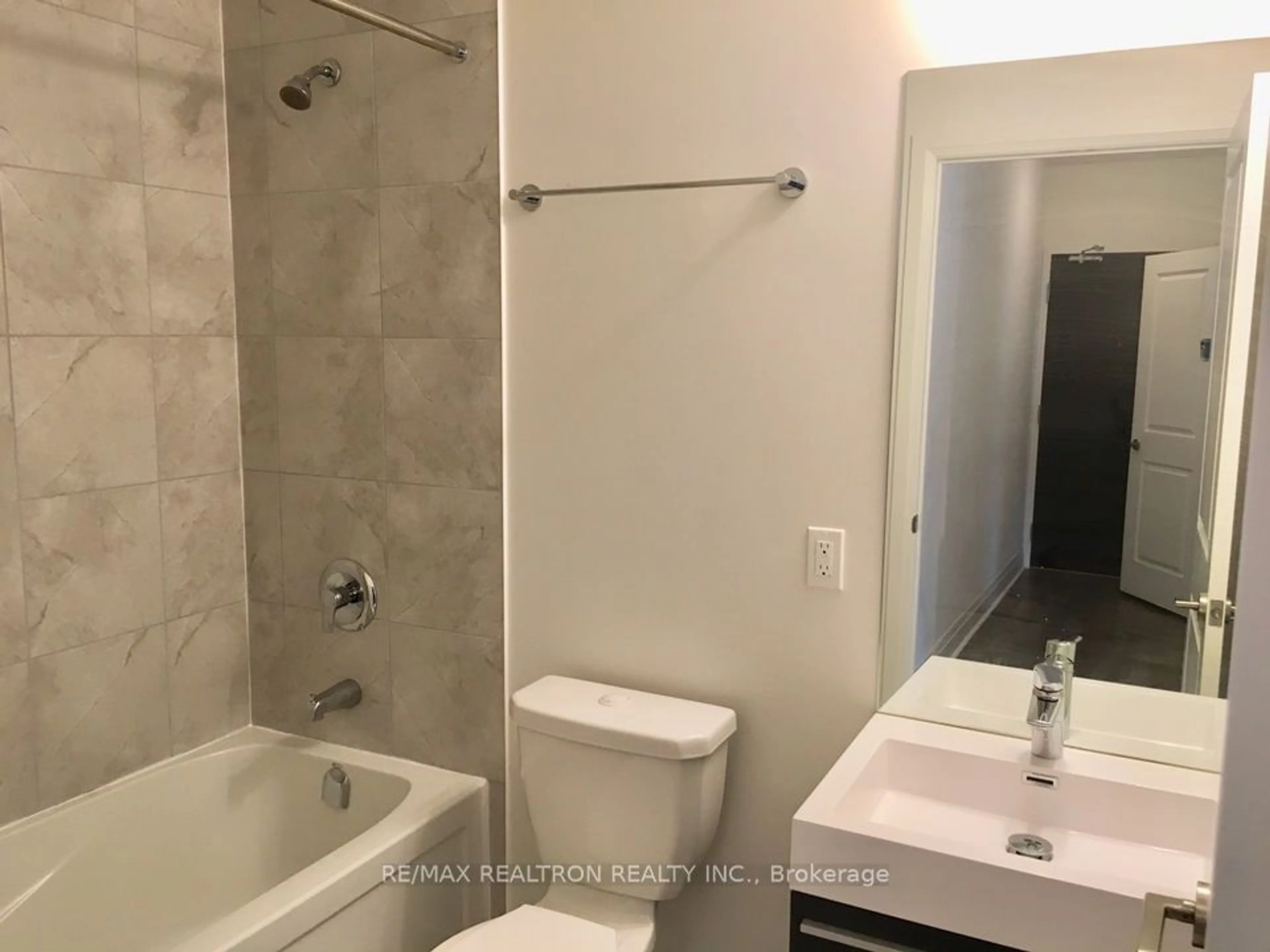 Standard bathroom, ceramic/tile floor for 17 Zorra St #211, Toronto Ontario M8L 0C8