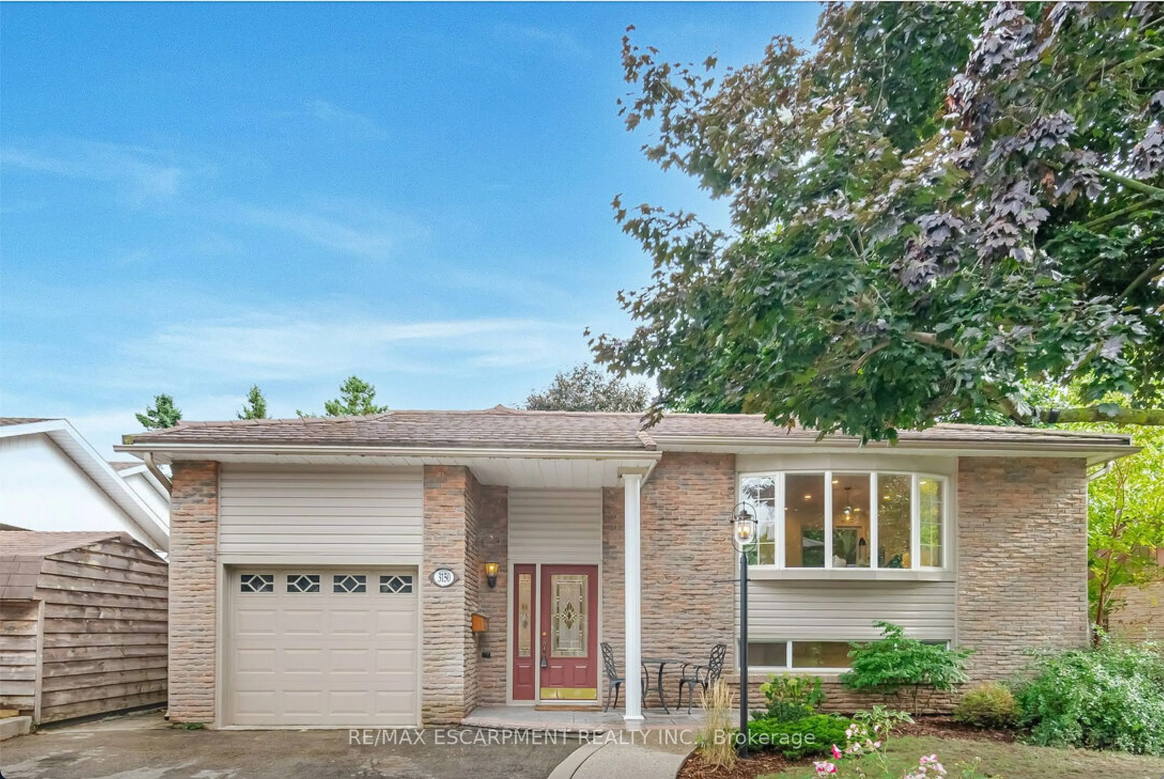 Home with brick exterior material, street for 3150 Bentworth Dr, Burlington Ontario L7M 1M2