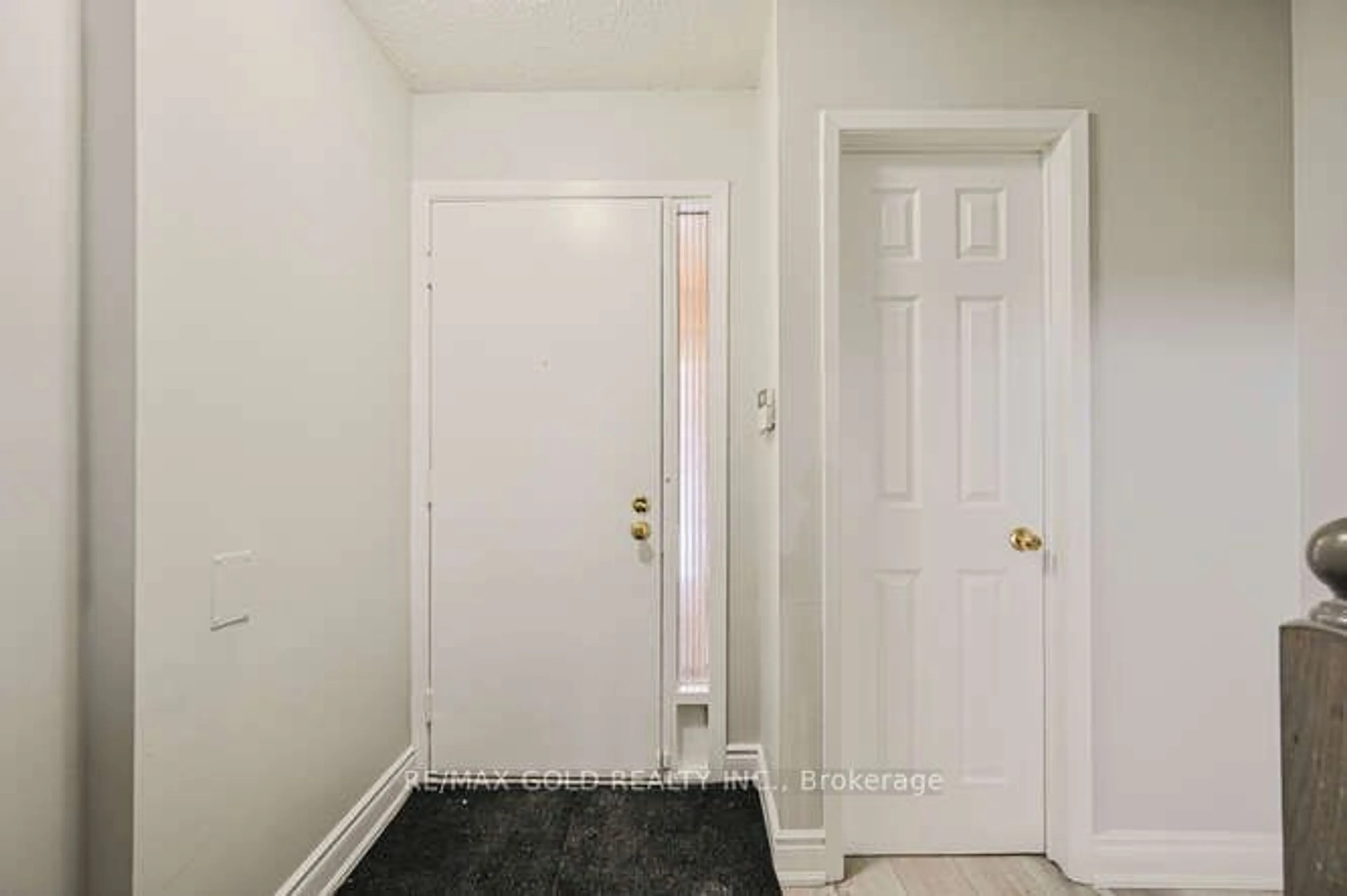 Indoor entryway for 12 Rusthall Way, Brampton Ontario L6V 3R6