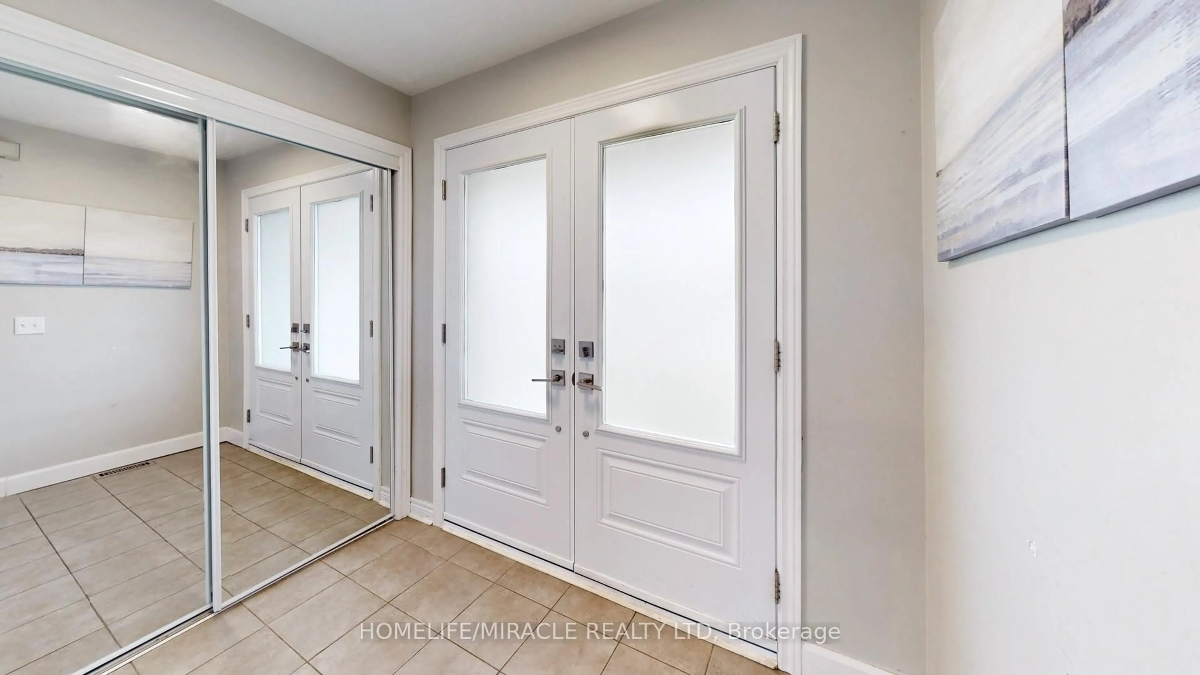 Indoor entryway for 126 Mowat Cres, Halton Hills Ontario L7G 6C8