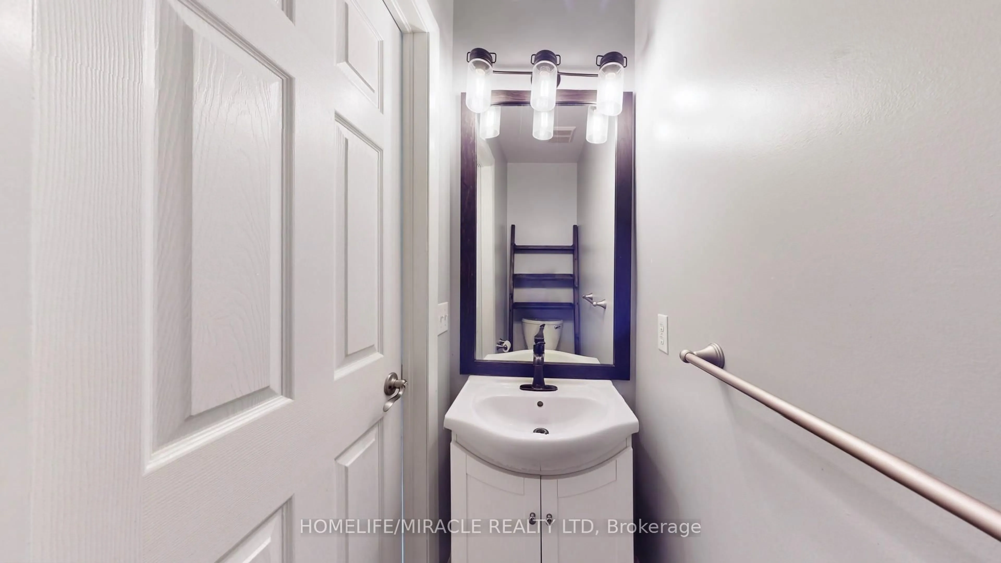 Standard bathroom, unknown for 126 Mowat Cres, Halton Hills Ontario L7G 6C8