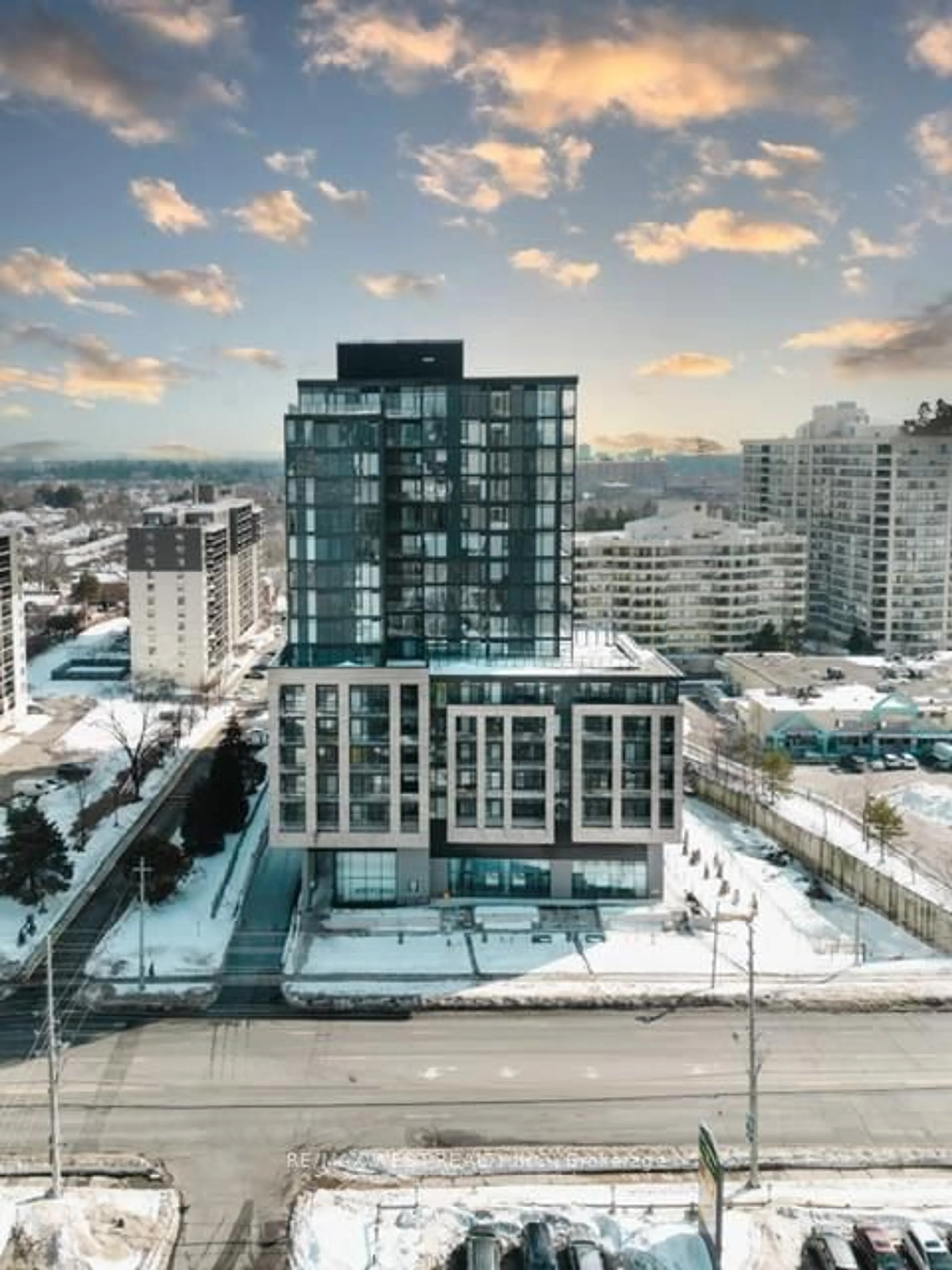 A pic from outside/outdoor area/front of a property/back of a property/a pic from drone, city buildings view from balcony for 86 Dundas St #412, Mississauga Ontario L5A 0B1