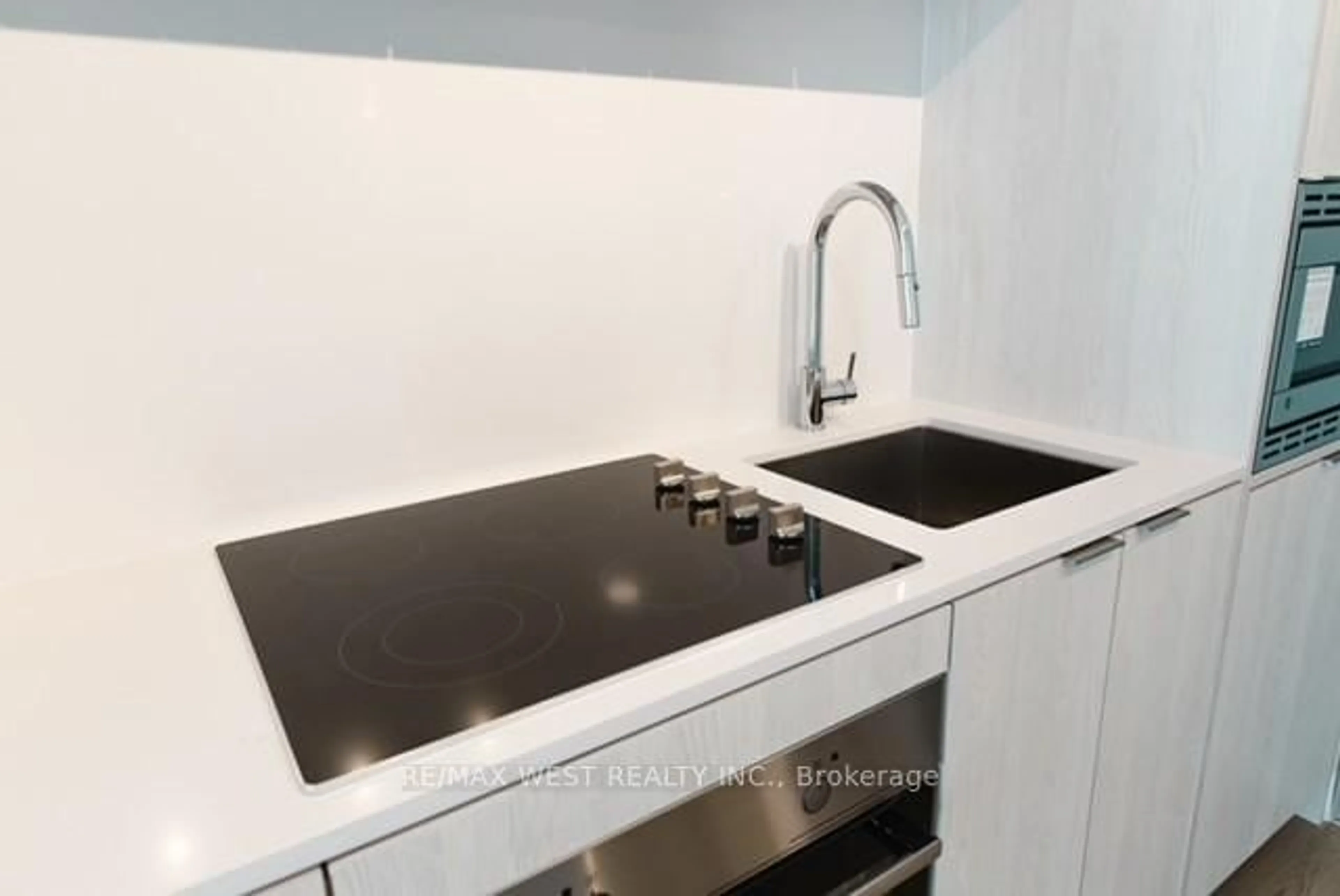 Standard kitchen, unknown for 86 Dundas St #412, Mississauga Ontario L5A 0B1