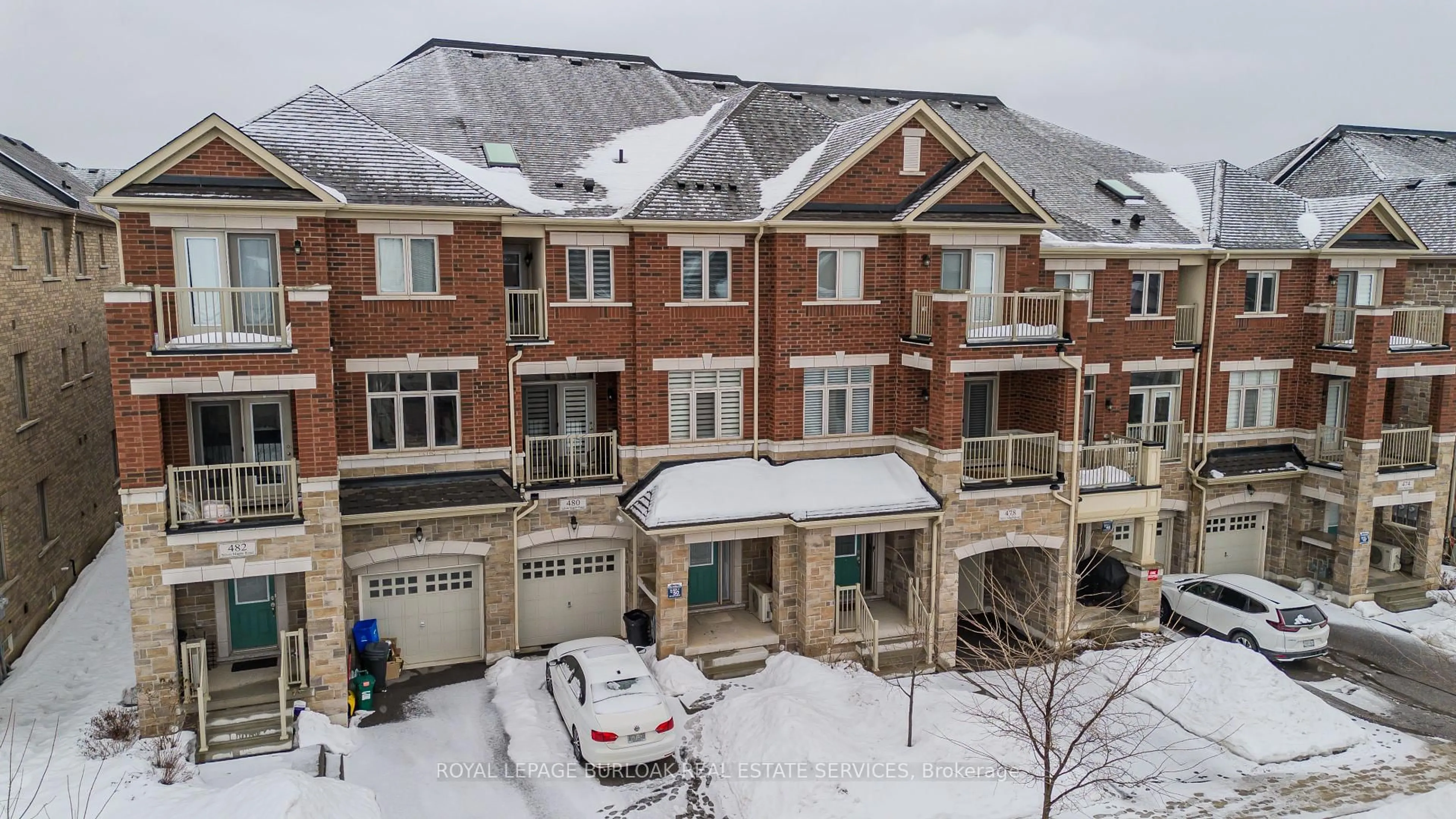 A pic from outside/outdoor area/front of a property/back of a property/a pic from drone, street for 480 Silver Maple Rd, Oakville Ontario L6H 3P6