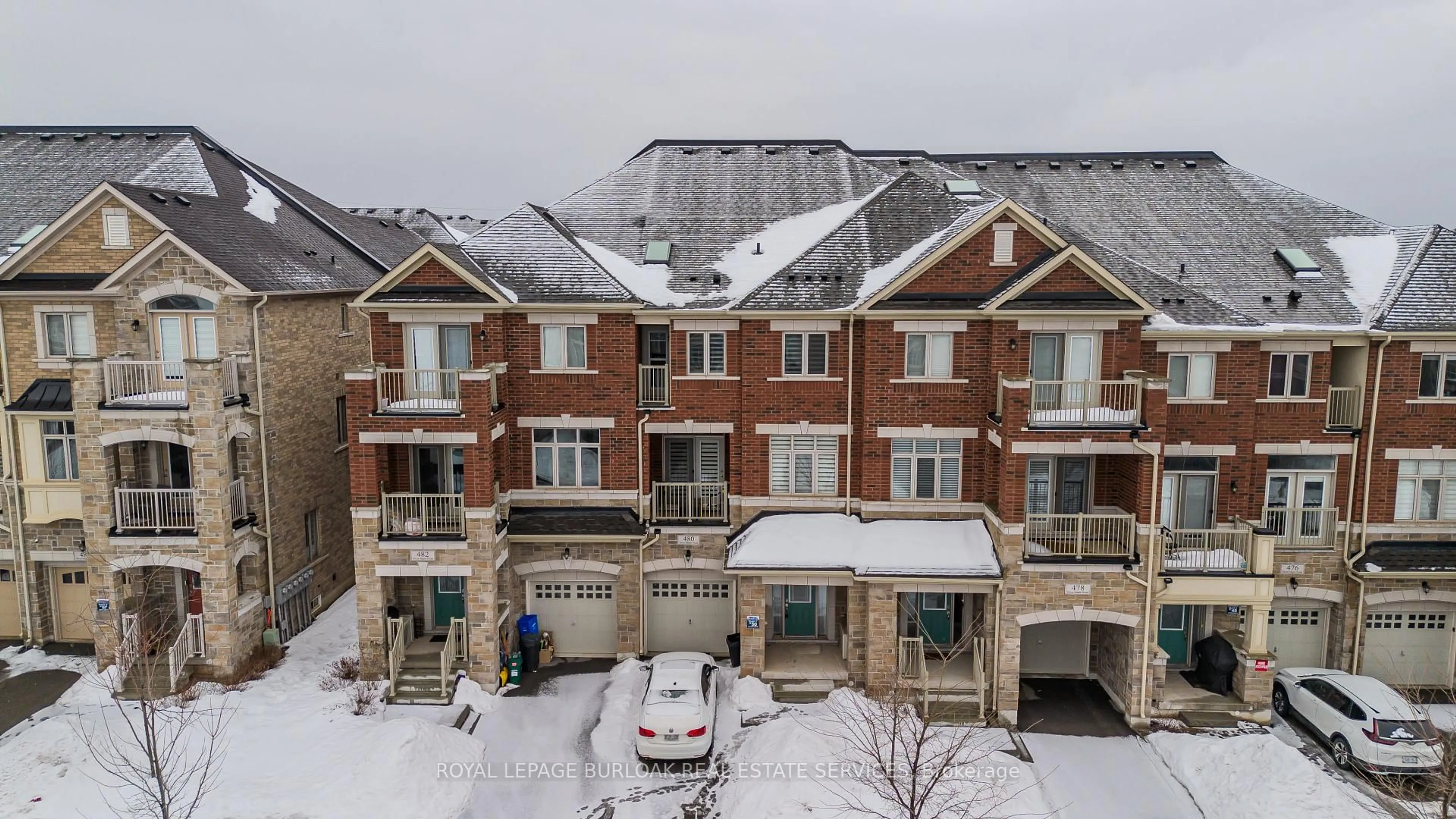 A pic from outside/outdoor area/front of a property/back of a property/a pic from drone, unknown for 480 Silver Maple Rd, Oakville Ontario L6H 3P6