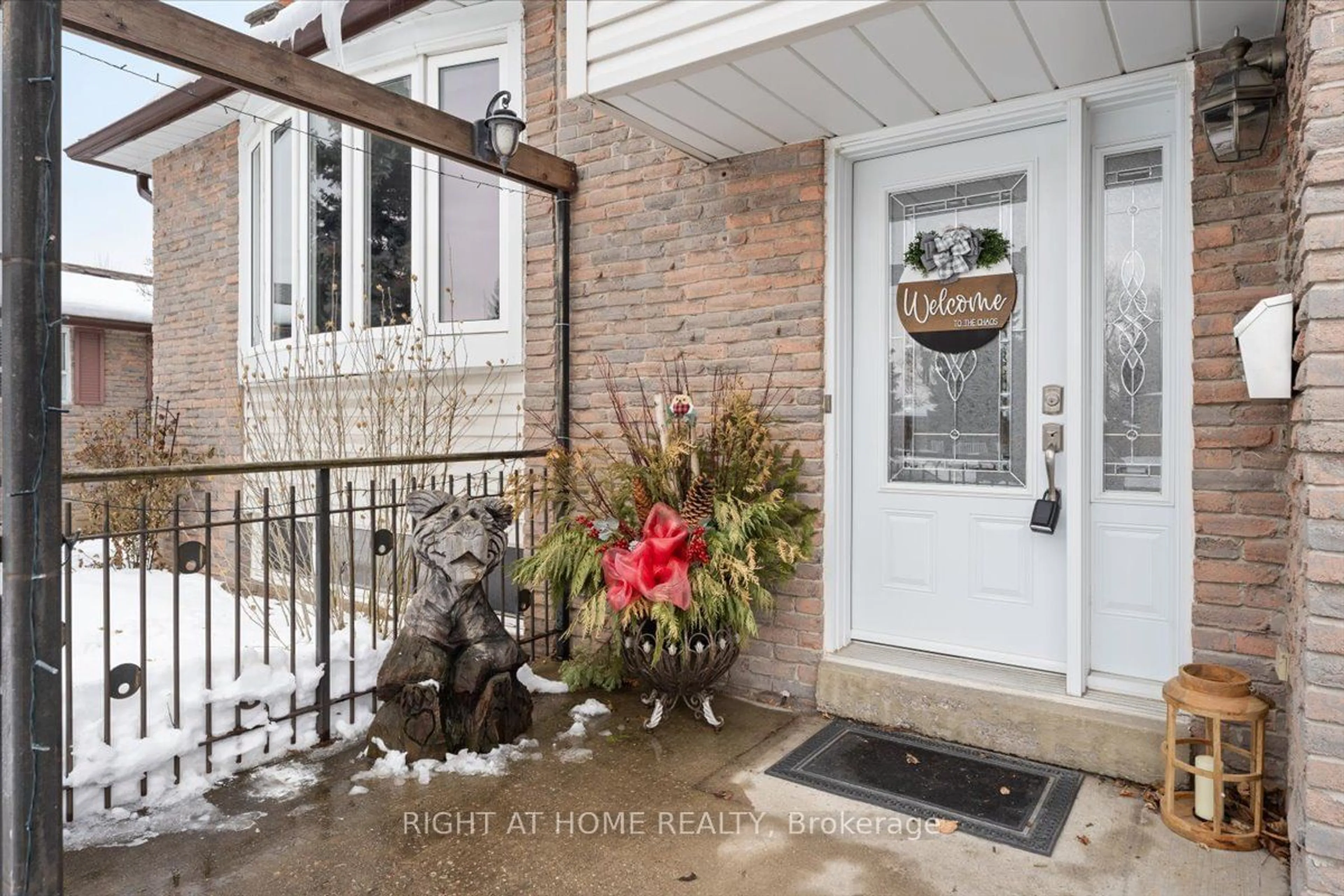 Indoor entryway for 14 Grovetree Pl, Brampton Ontario L6S 1S8