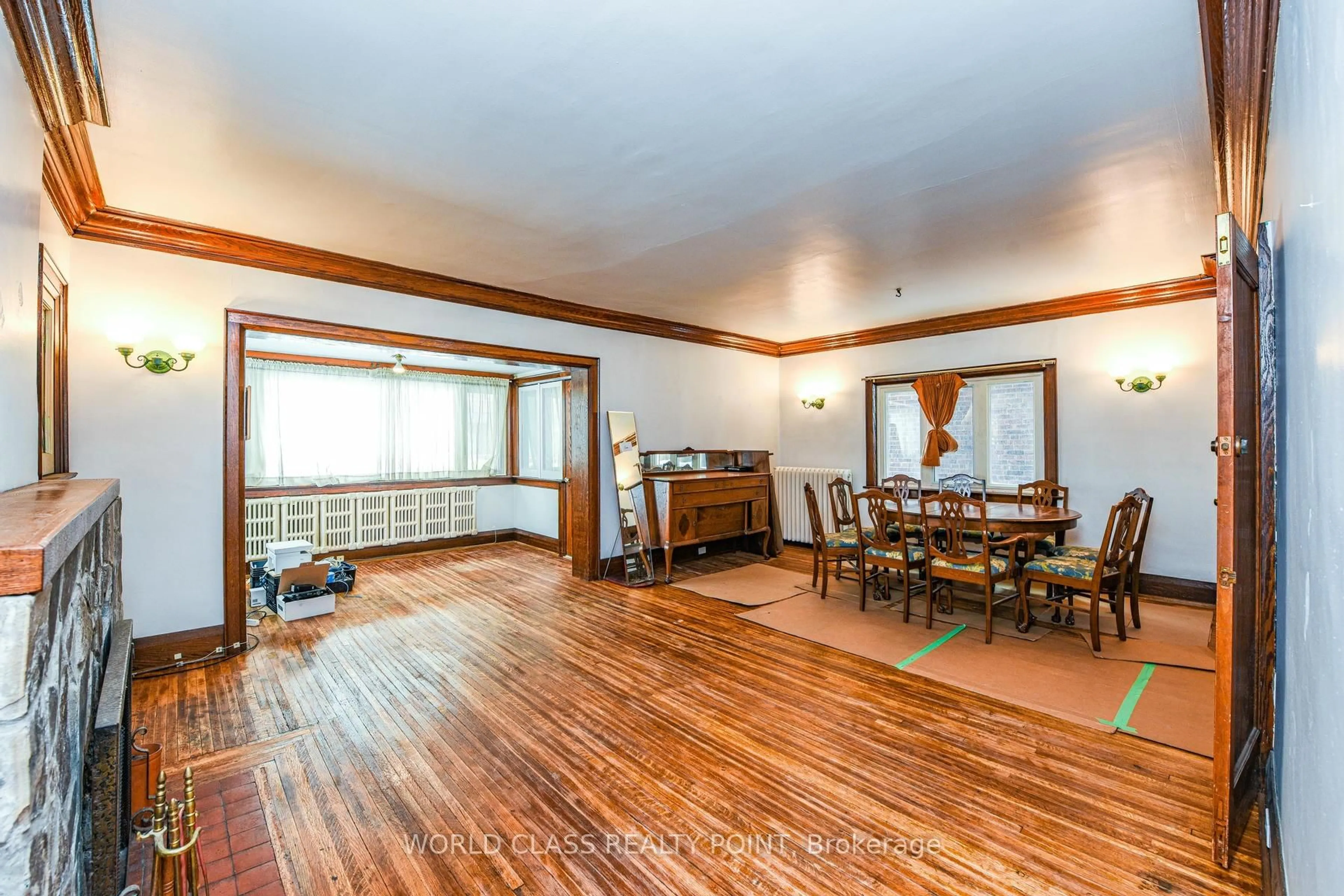 Dining room, wood/laminate floor for 18 Glendale Ave, Toronto Ontario M6R 2S7