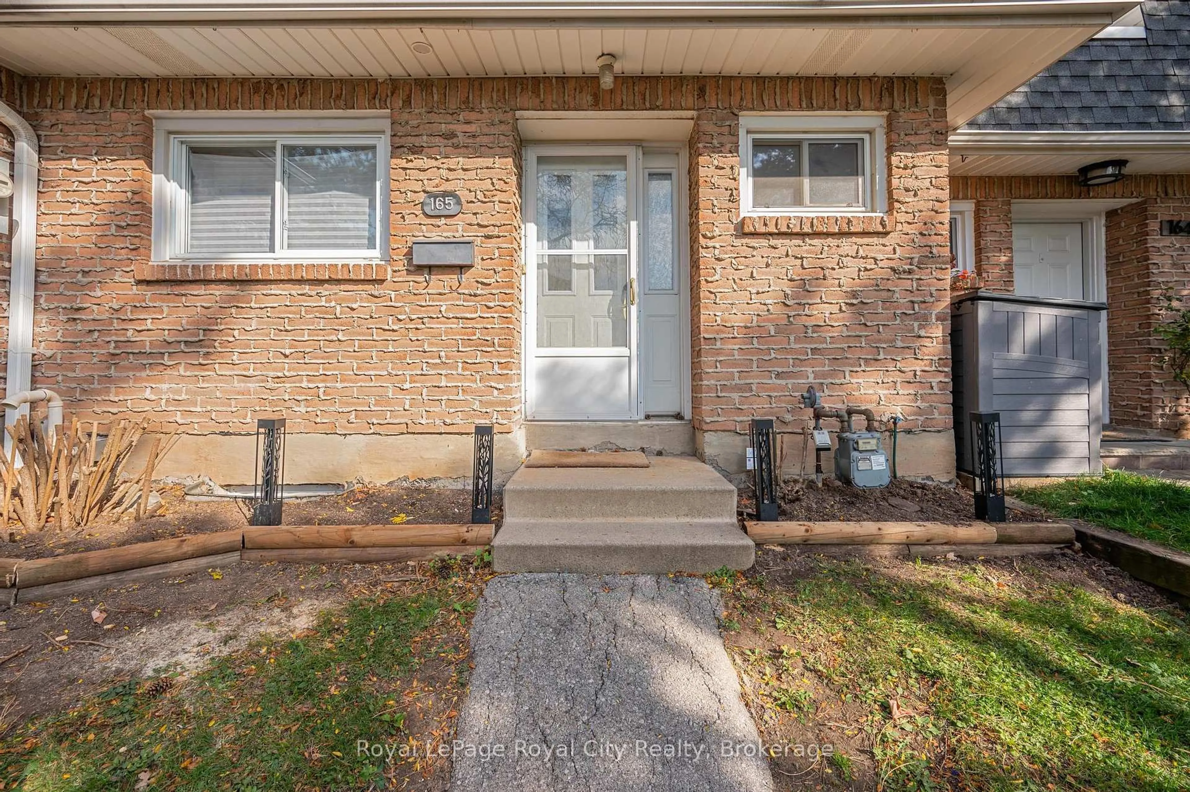 Home with brick exterior material, street for 2050 Upper Middle Rd #165, Burlington Ontario L7P 3R9