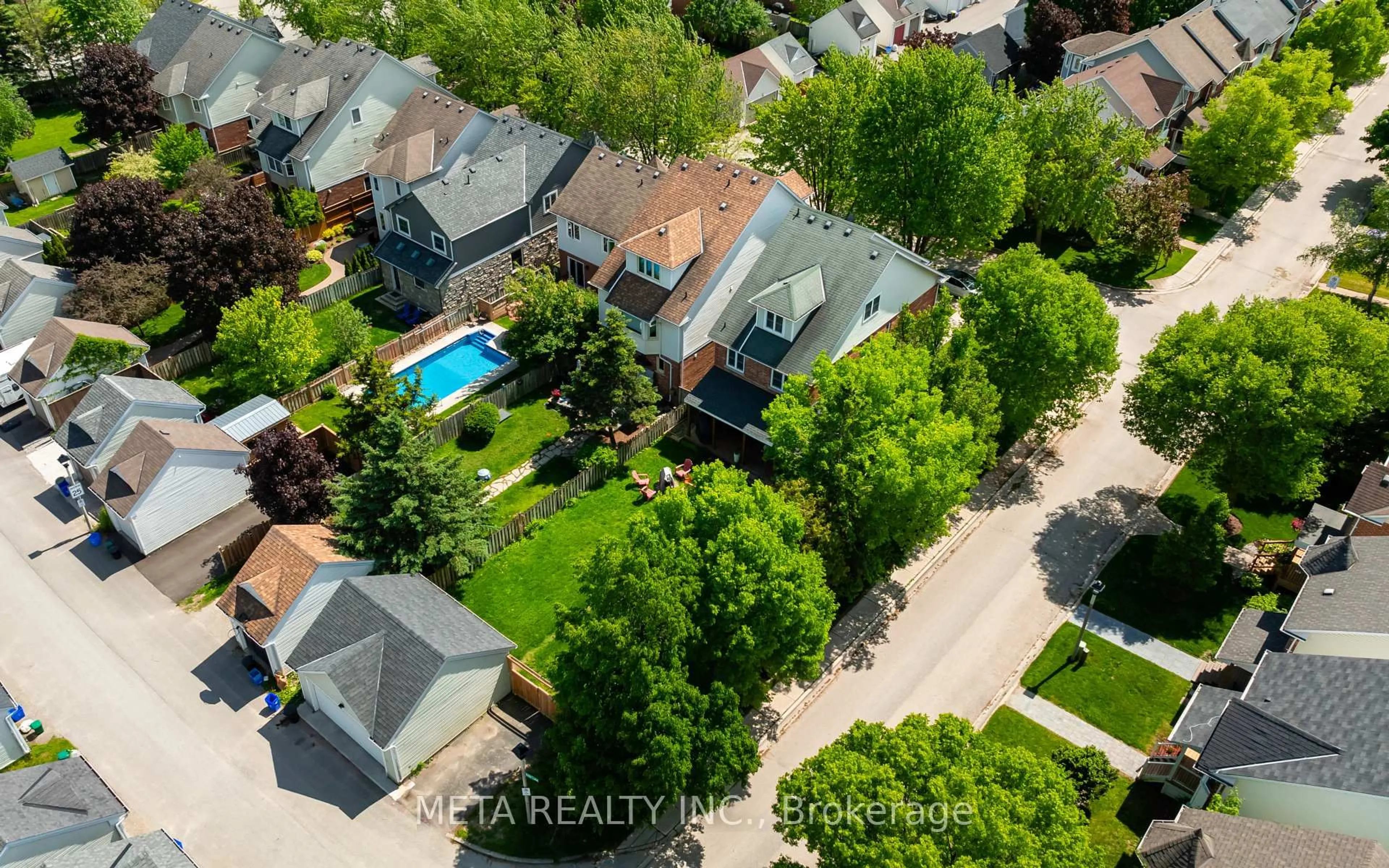 A pic from outside/outdoor area/front of a property/back of a property/a pic from drone, street for 383 Rayburn Rd, Orangeville Ontario L9W 4X5