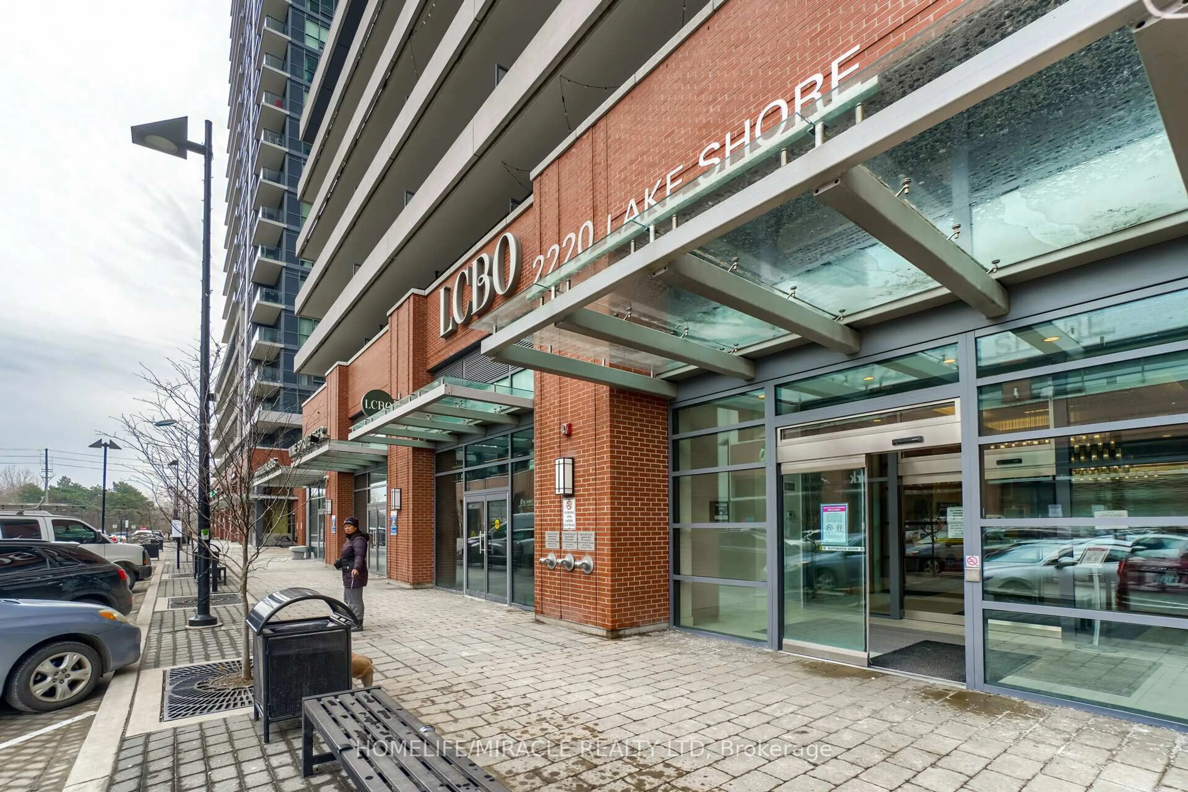 Patio, building for 2220 LAKE SHORE Blvd #4208, Toronto Ontario M8V 0C1