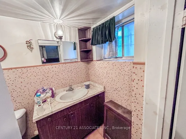 Additional property image - 634 Runnymede Rd