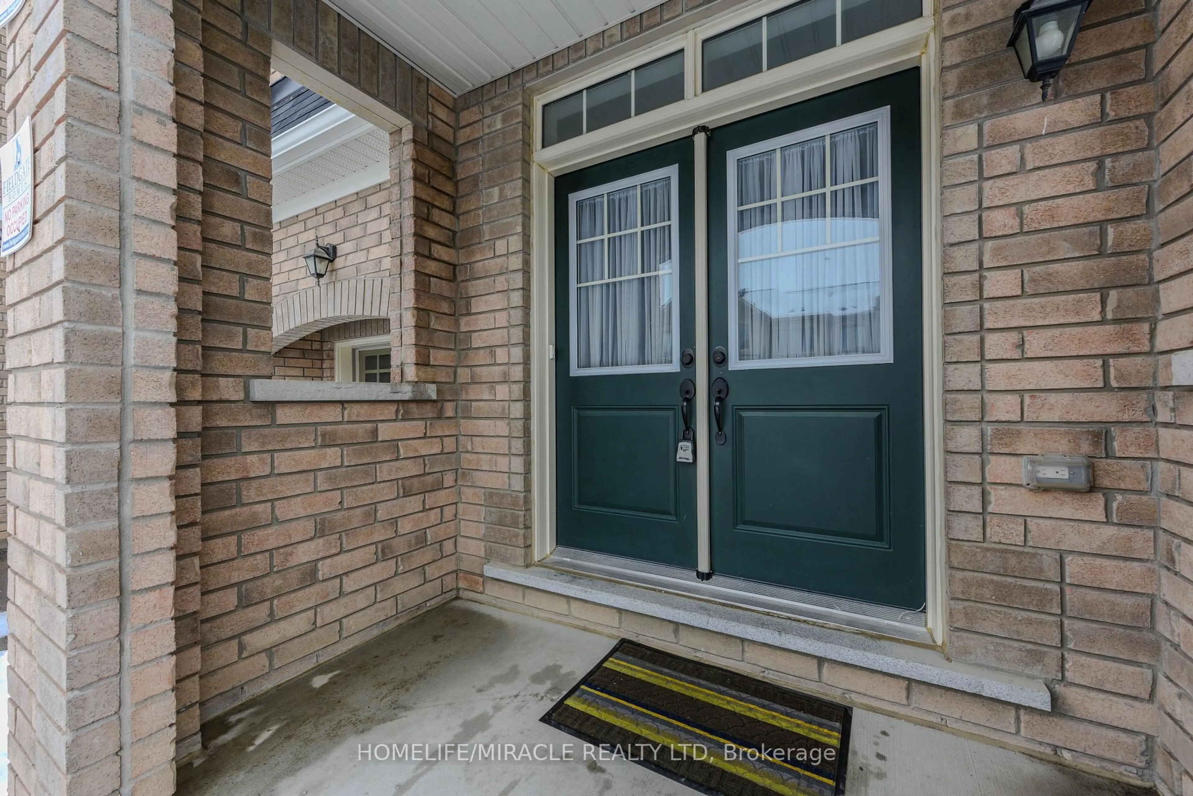 Indoor entryway for 13 Goulston St, Brampton Ontario L7A 5B8