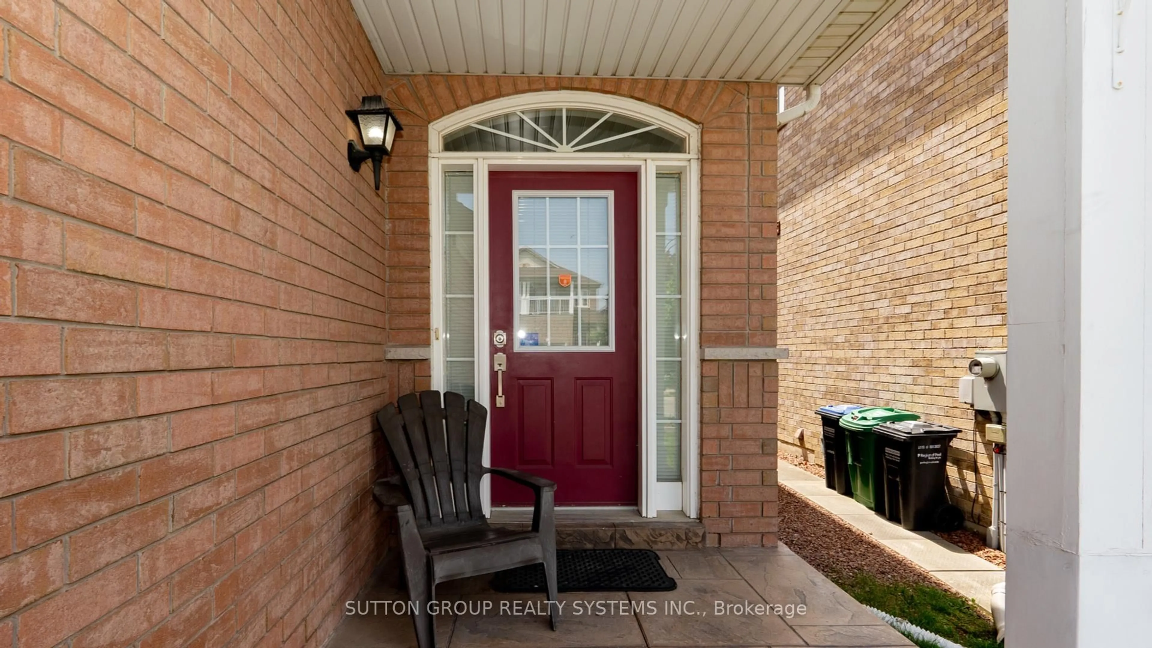 Indoor entryway for 5636 Raleigh St, Mississauga Ontario L5M 7E4