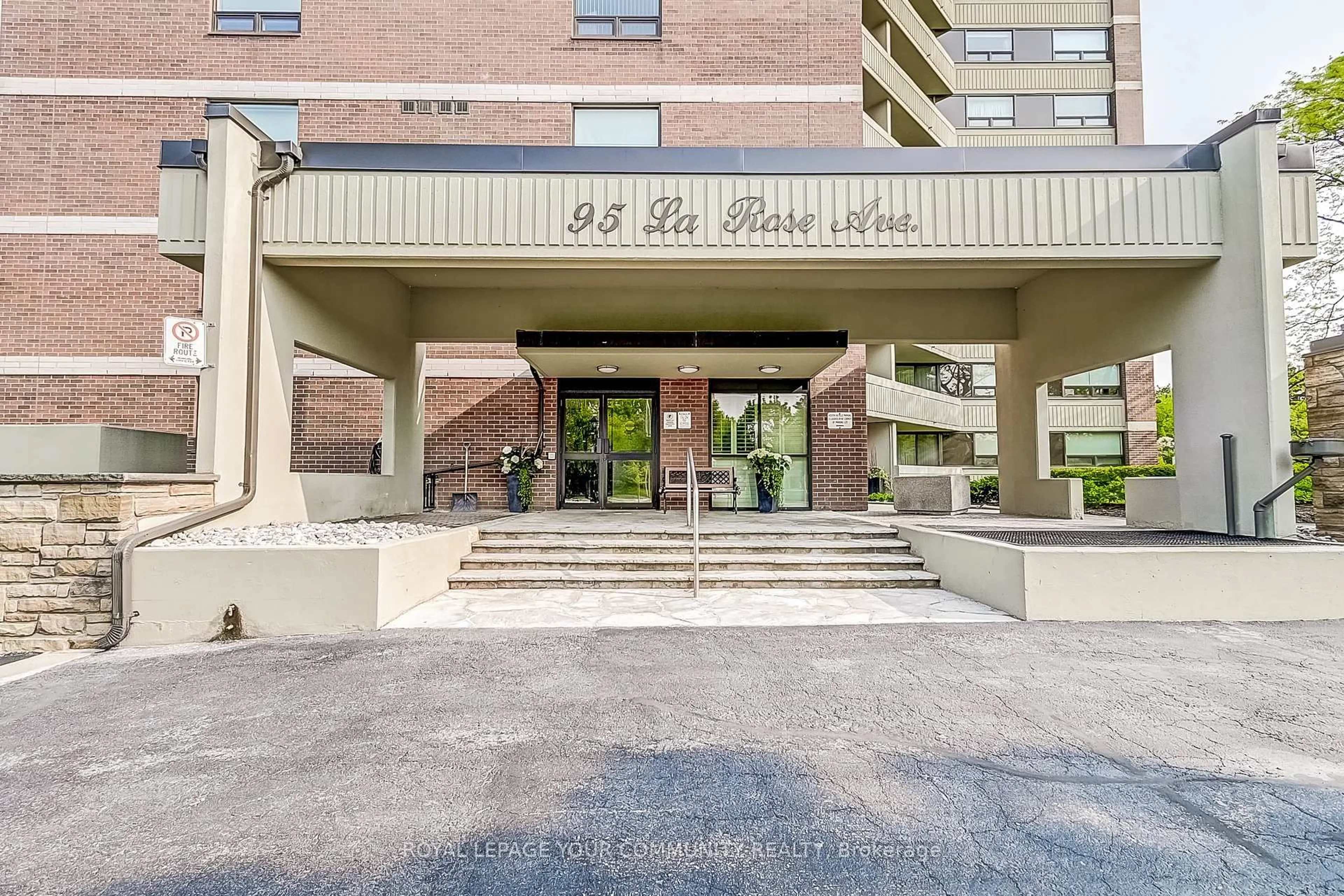 Indoor foyer for 95 La Rose Ave #1004, Toronto Ontario M9P 3T2