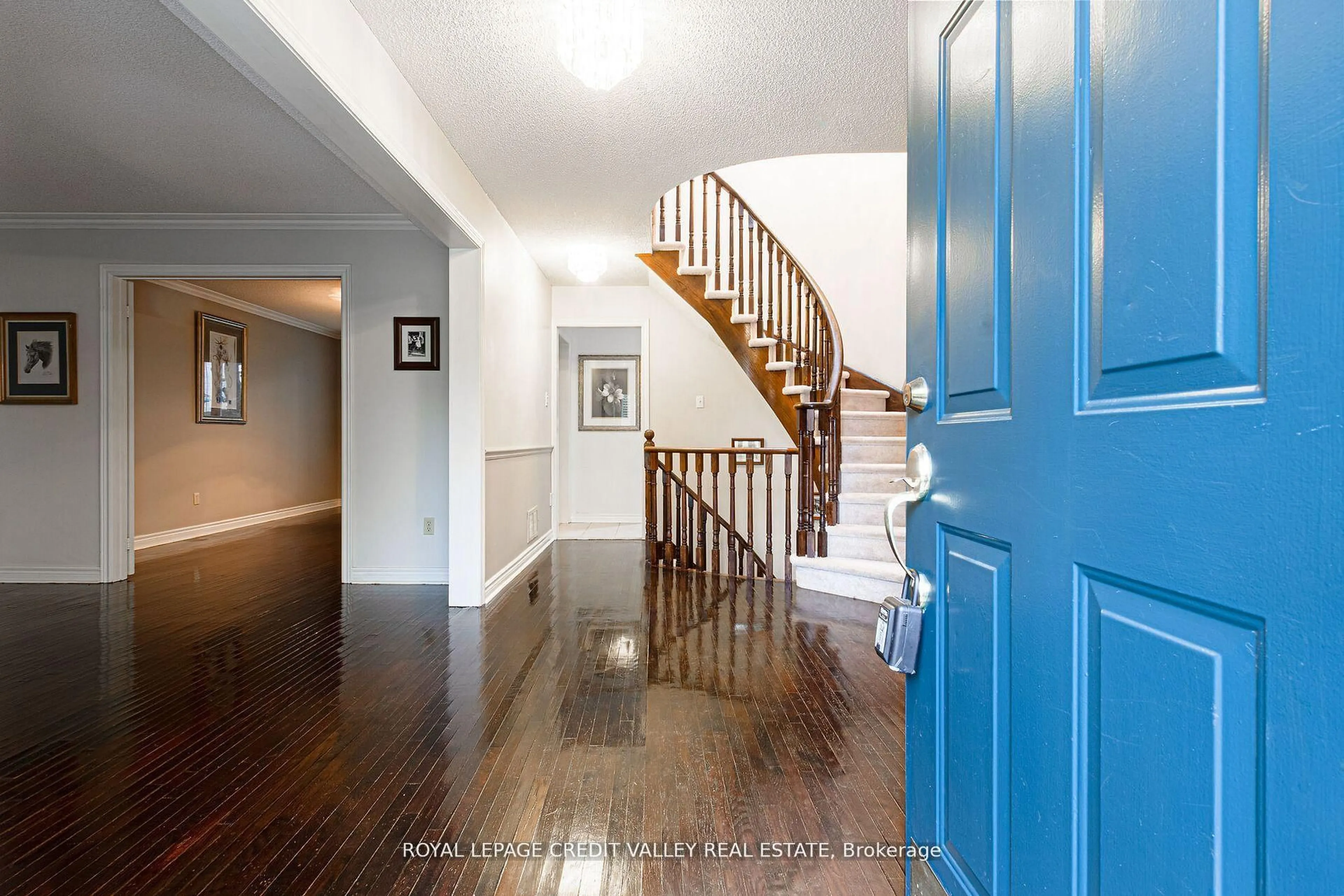 Indoor foyer for 1460 Bancroft Dr, Mississauga Ontario L5V 1L6