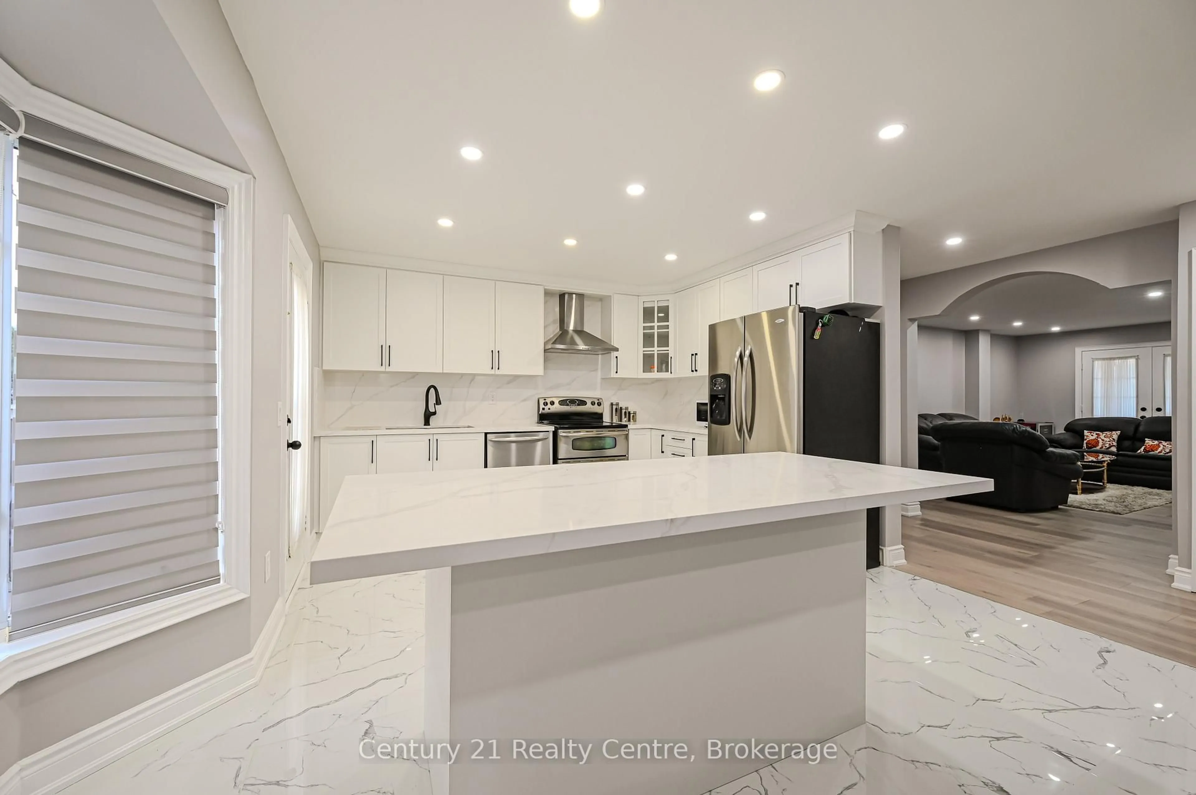 Open concept kitchen, ceramic/tile floor for 10 Nautical Dr, Brampton Ontario L6R 2H1