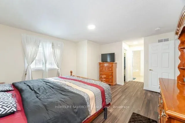 Additional property image - 150 Fairwood Circ