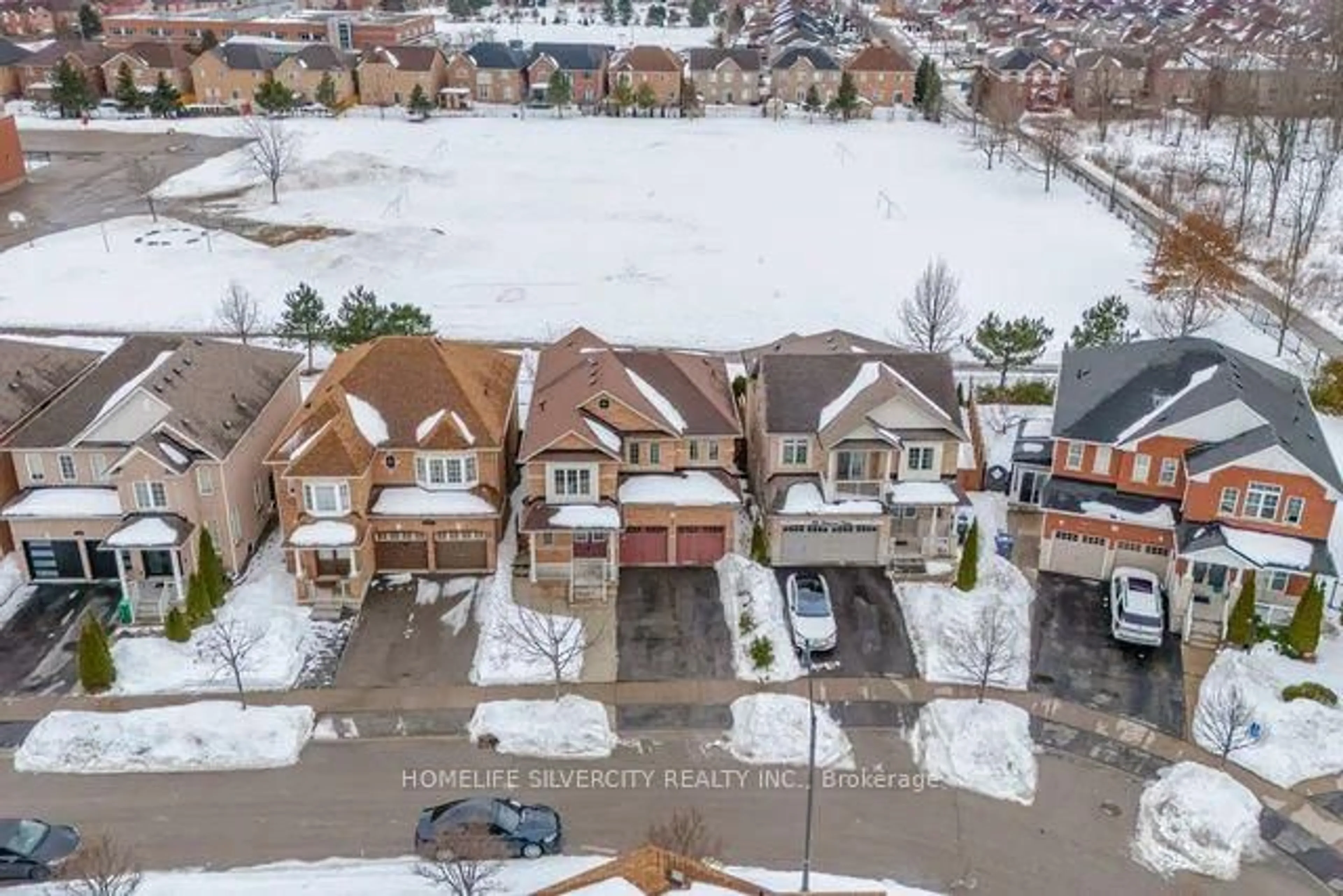 A pic from outside/outdoor area/front of a property/back of a property/a pic from drone, water/lake/river/ocean view for 150 Fairwood Circ, Brampton Ontario L6R 0X3