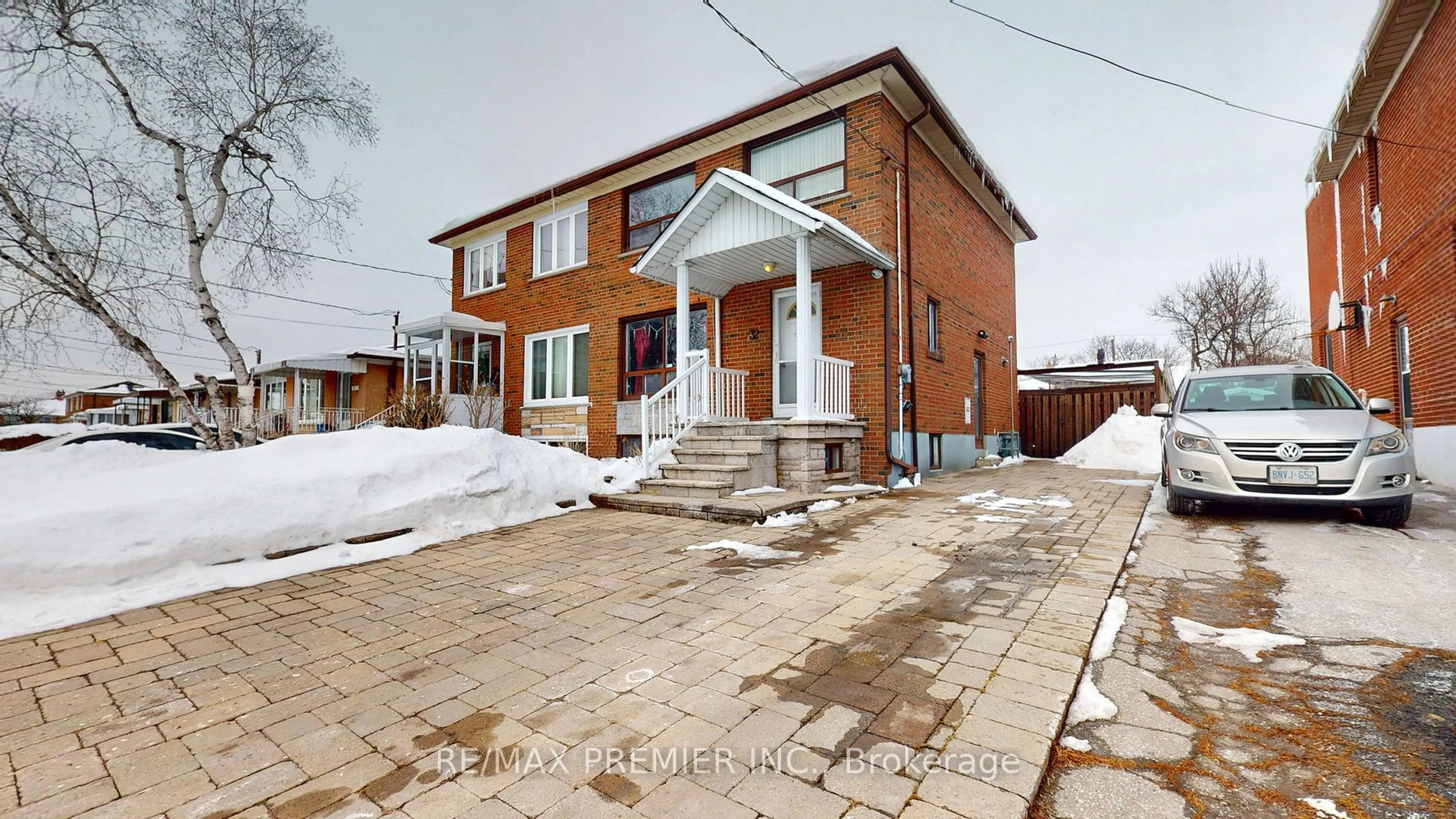 Home with brick exterior material, street for 32 Marlington Cres, Toronto Ontario M3L 1K4