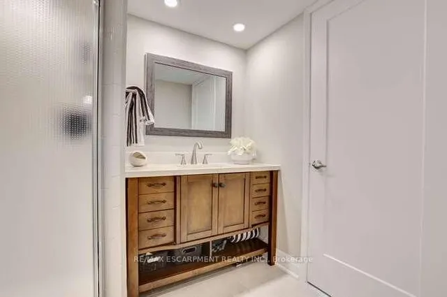 Additional property image - 2210 Lakeshore Rd Unit 504