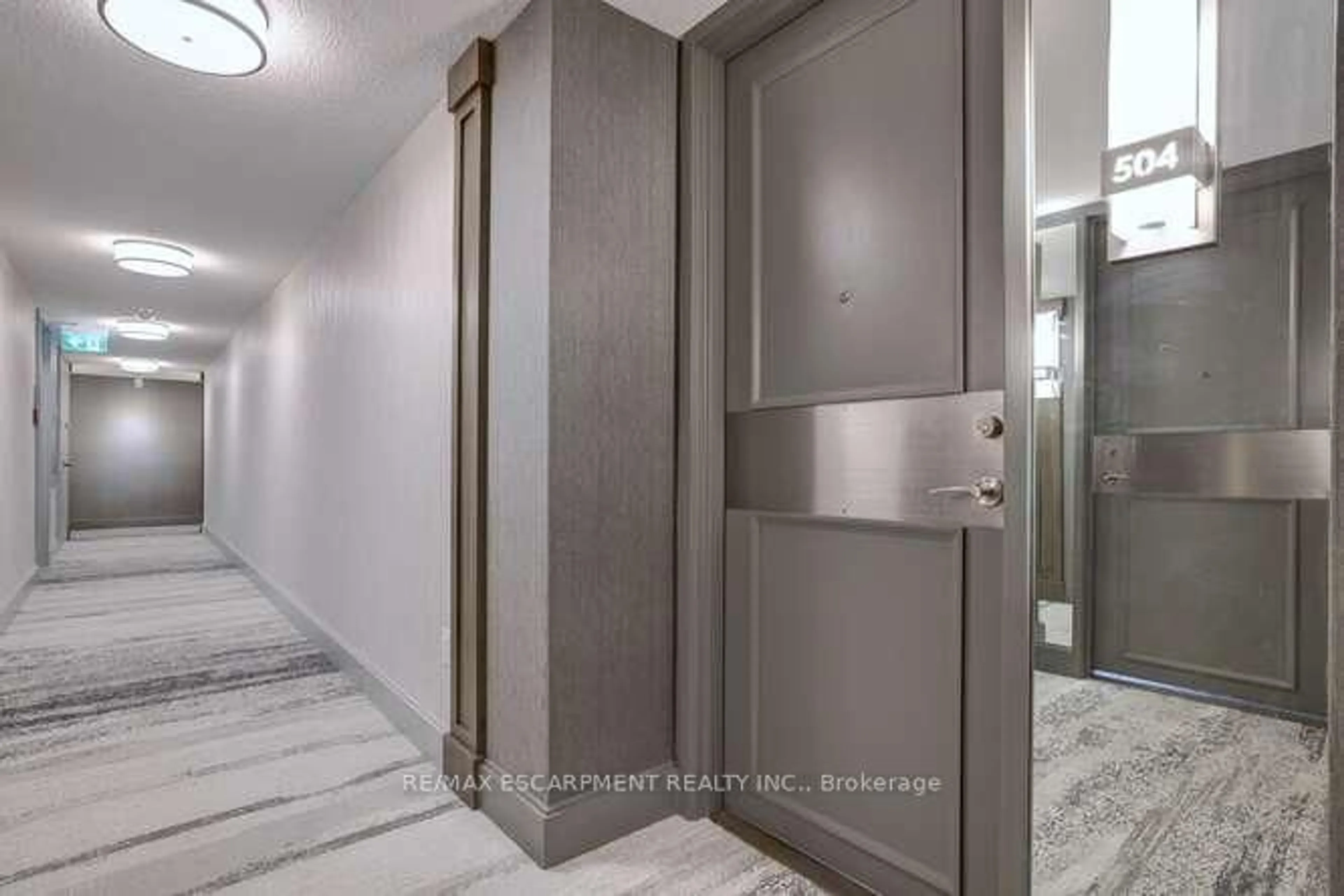 Indoor entryway for 2210 Lakeshore Rd #504, Burlington Ontario L7R 4J9