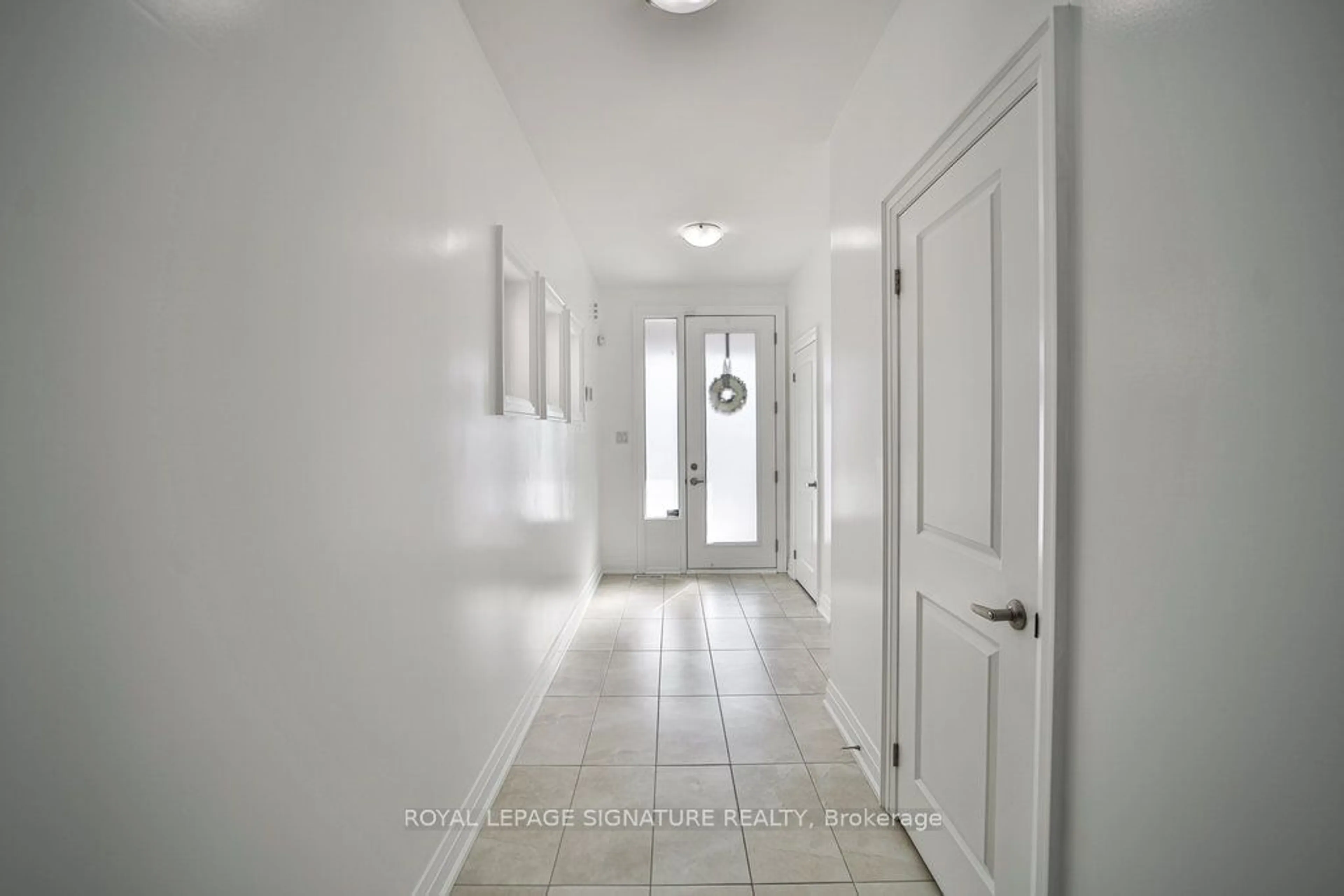 Indoor entryway for 25 Lollard Way, Brampton Ontario L6Y 2C9