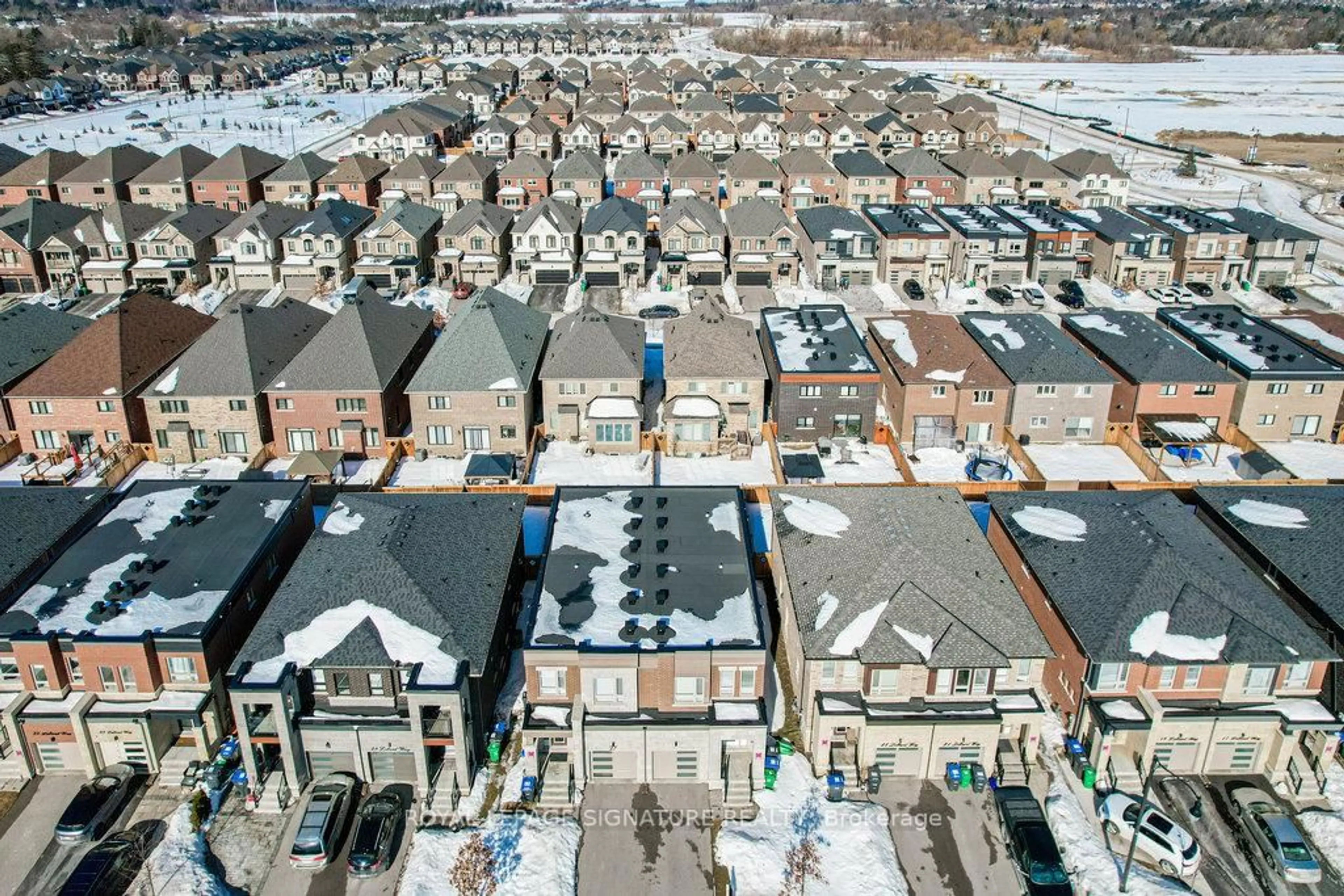 A pic from outside/outdoor area/front of a property/back of a property/a pic from drone, street for 25 Lollard Way, Brampton Ontario L6Y 2C9