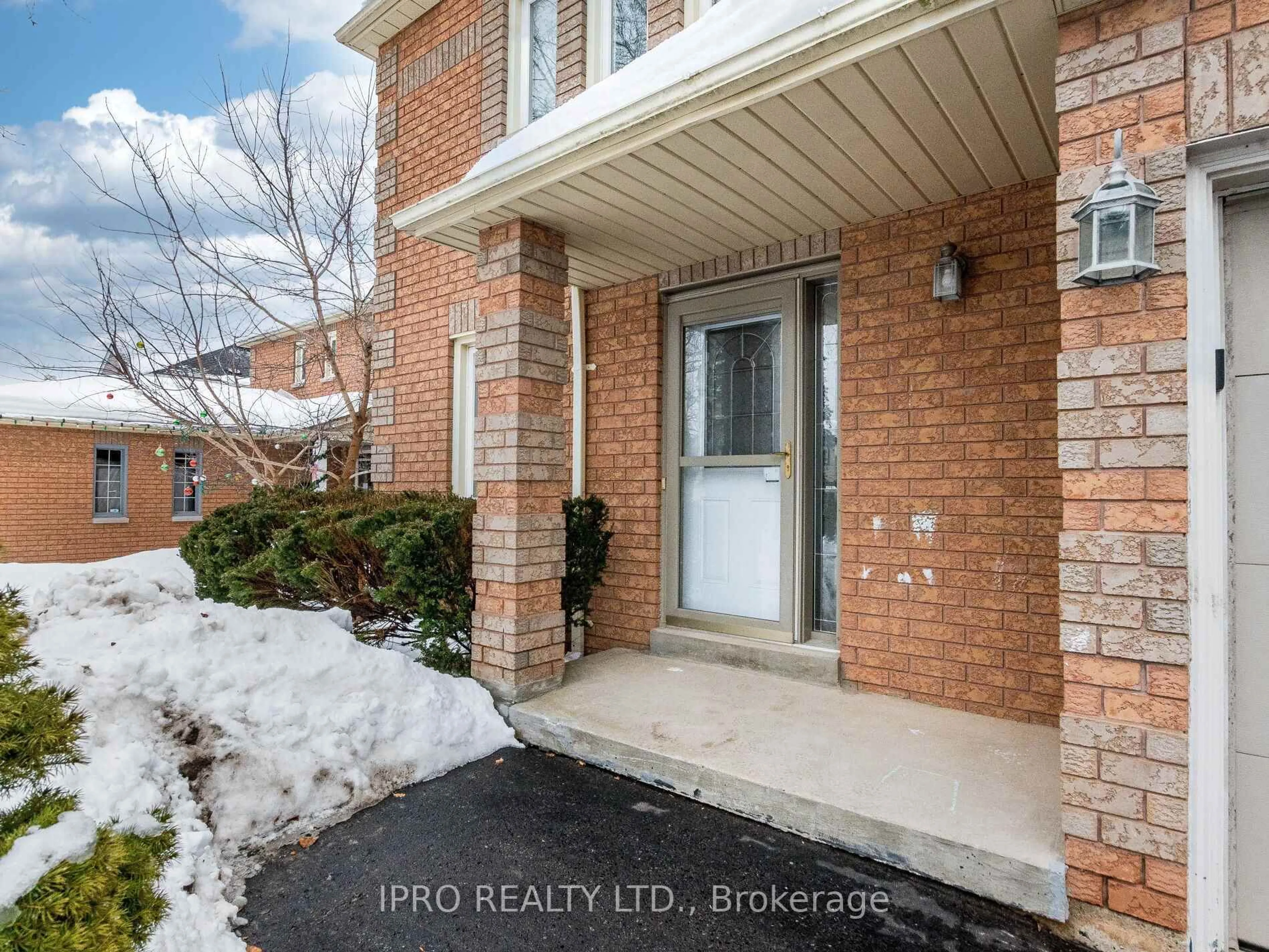 Indoor entryway for 173 Mill St, Halton Hills Ontario L7J 2X6