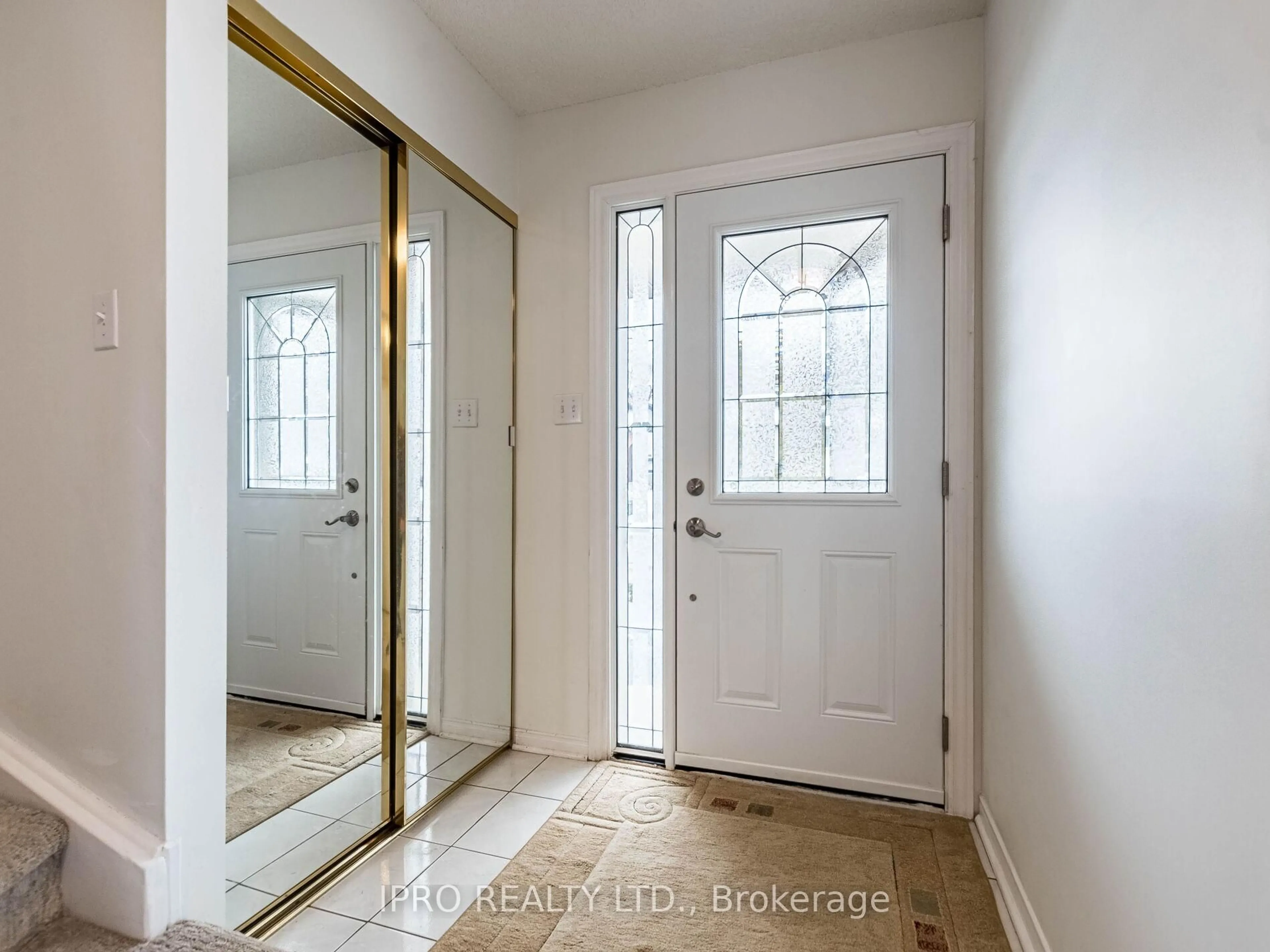 Indoor entryway for 173 Mill St, Halton Hills Ontario L7J 2X6