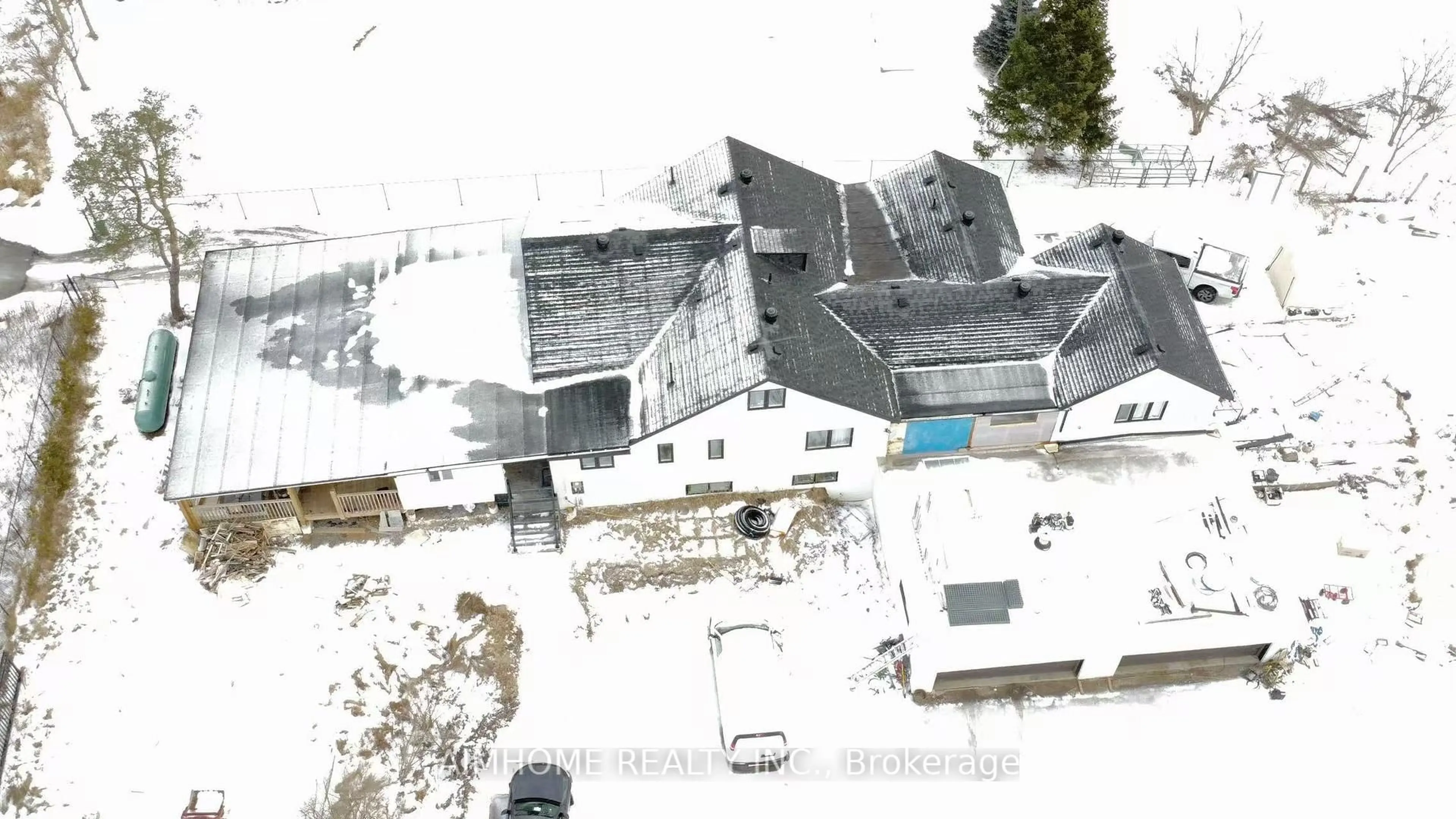 A pic from outside/outdoor area/front of a property/back of a property/a pic from drone, unknown for 12072 Derry Rd, Milton Ontario L9T 7J6