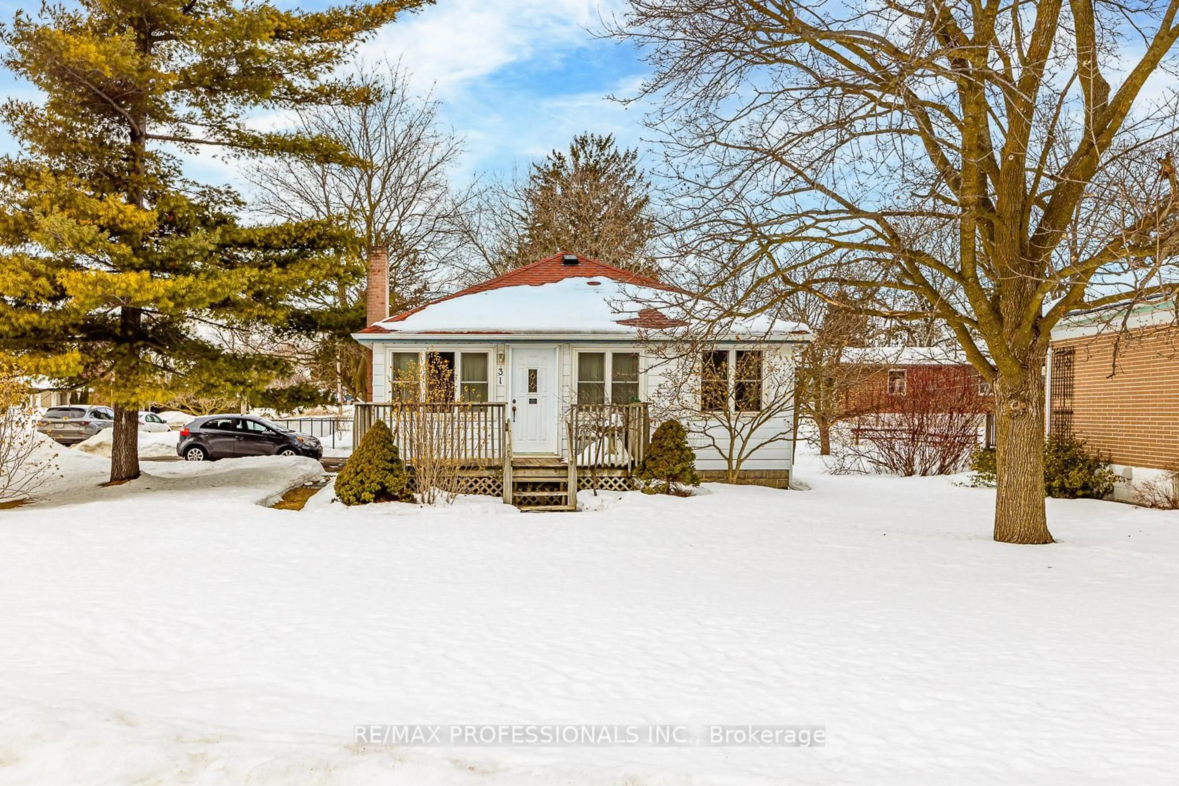 A pic from outside/outdoor area/front of a property/back of a property/a pic from drone, street for 31 Norton Blvd, Caledon Ontario L7E 2C6