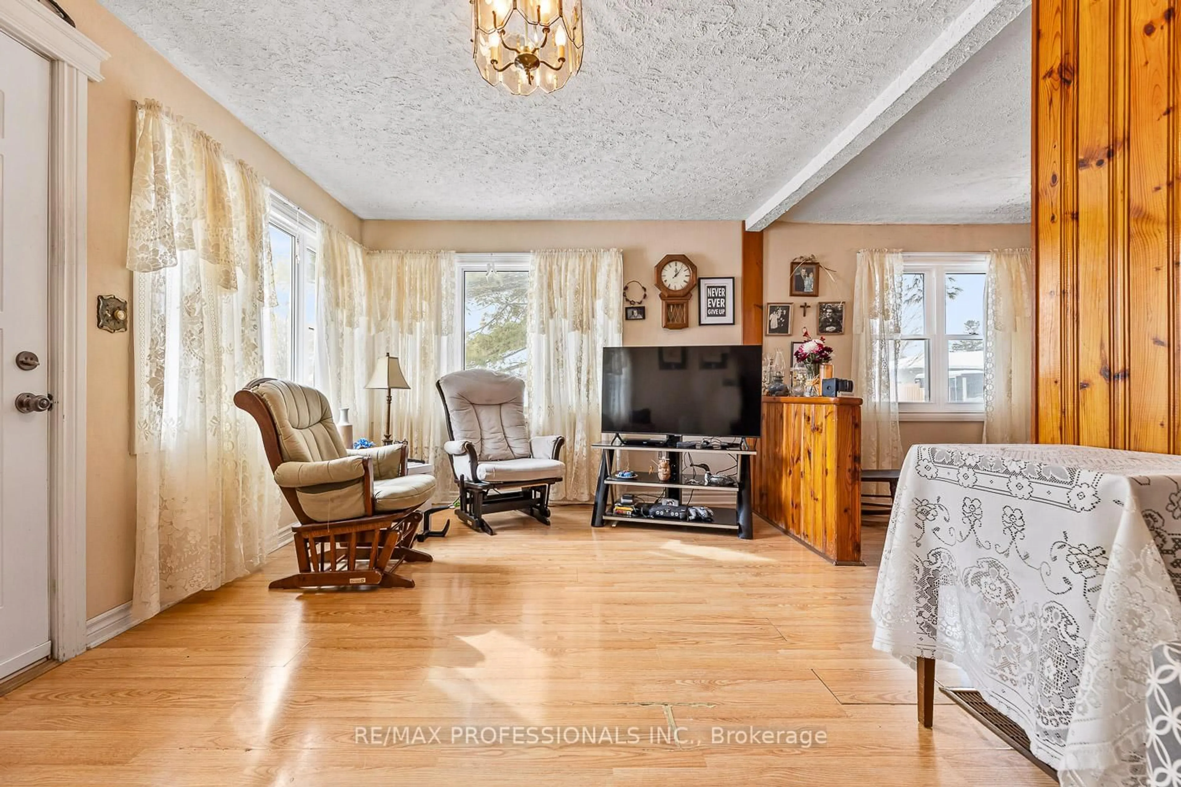 Living room with furniture, unknown for 31 Norton Blvd, Caledon Ontario L7E 2C6