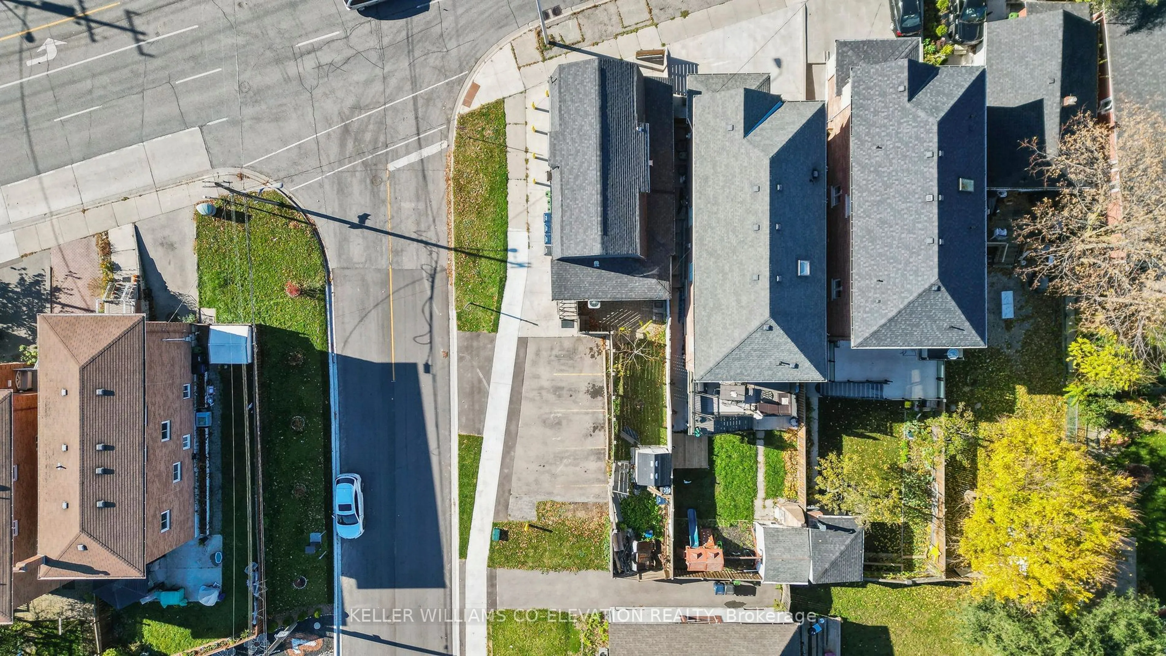 A pic from outside/outdoor area/front of a property/back of a property/a pic from drone, street for 681 Scarlett Rd, Toronto Ontario M9P 2T3