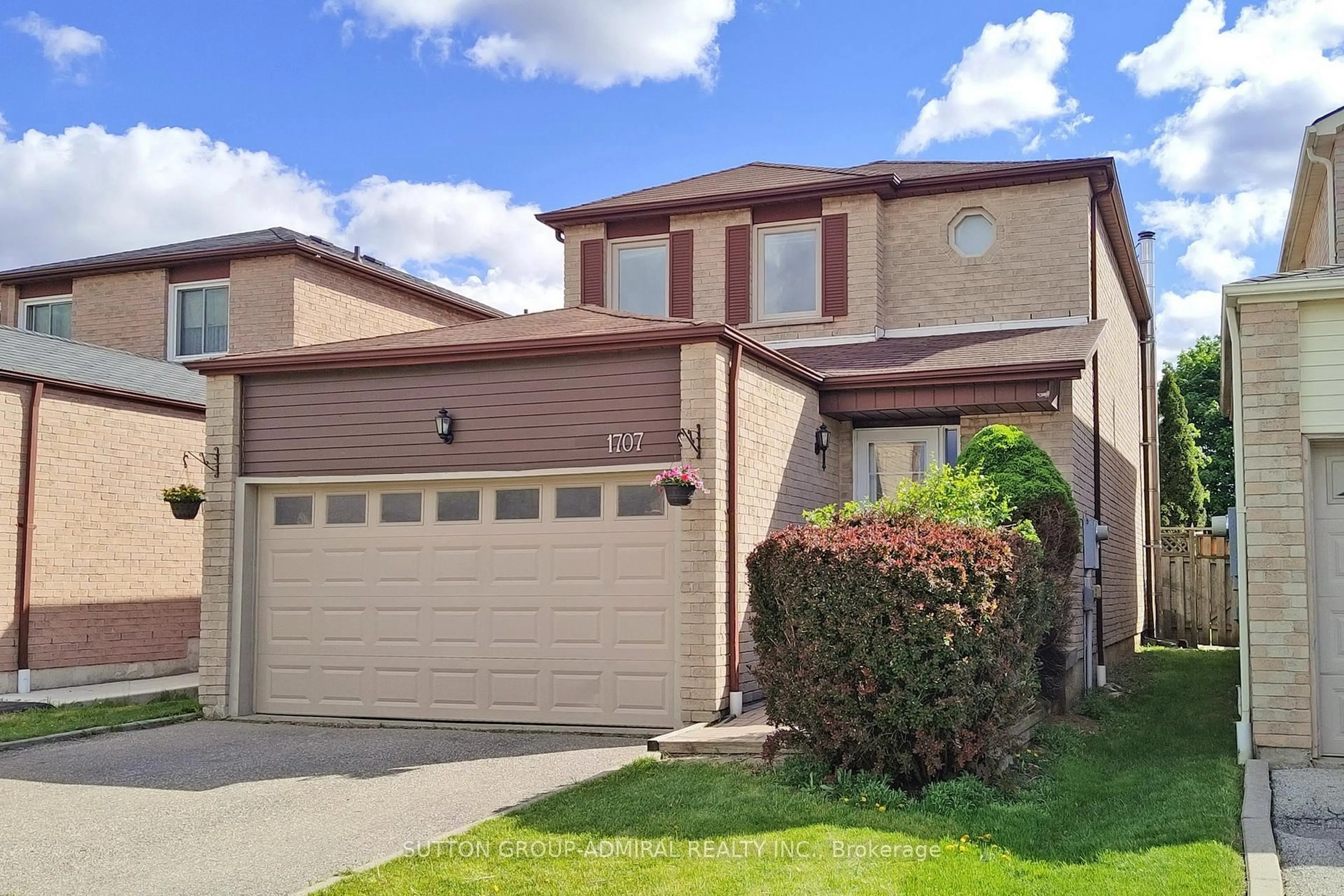 Home with vinyl exterior material, street for 1707 Princelea Pl, Mississauga Ontario L5M 3R4