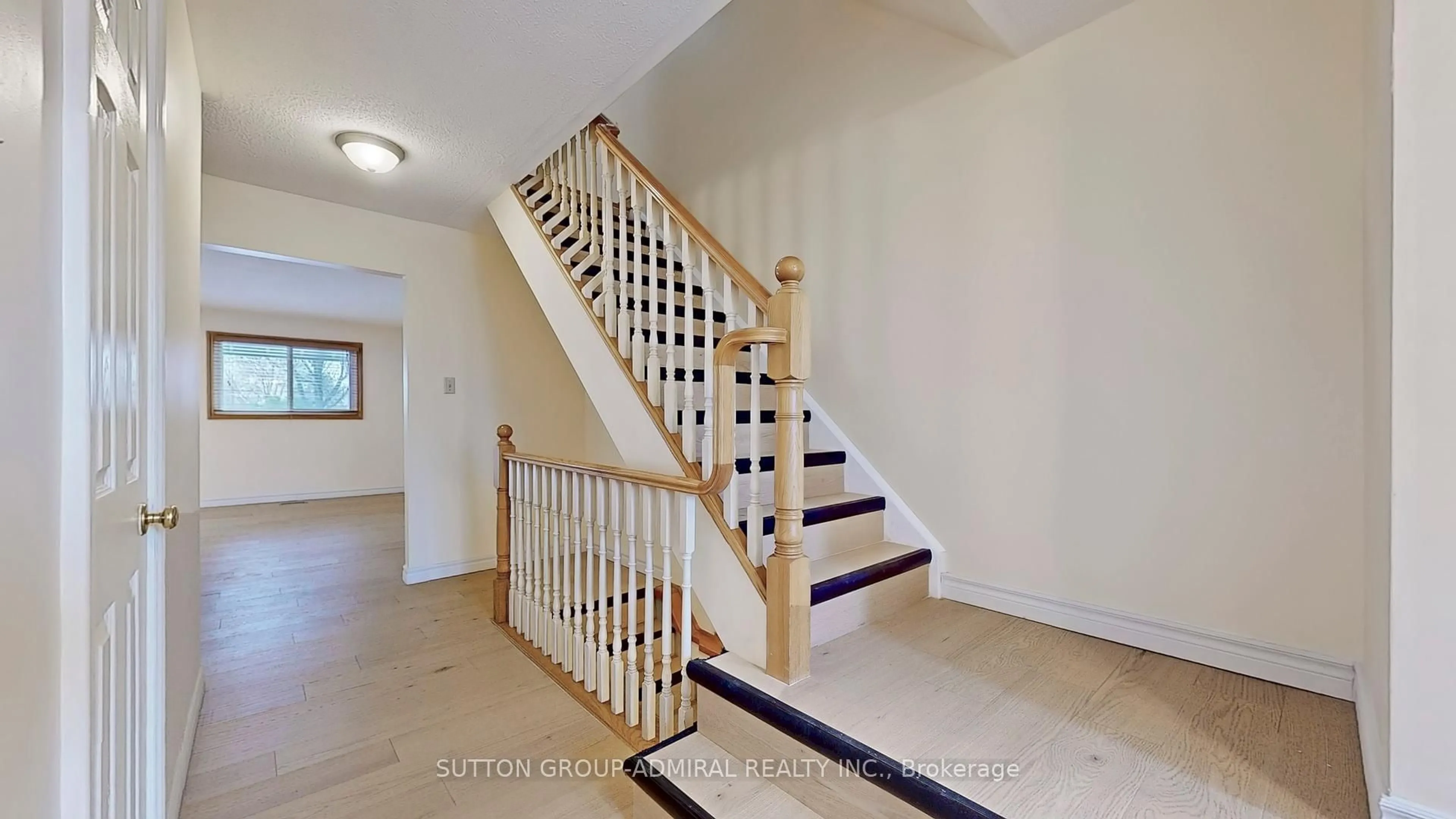 Stairs for 1707 Princelea Pl, Mississauga Ontario L5M 3R4