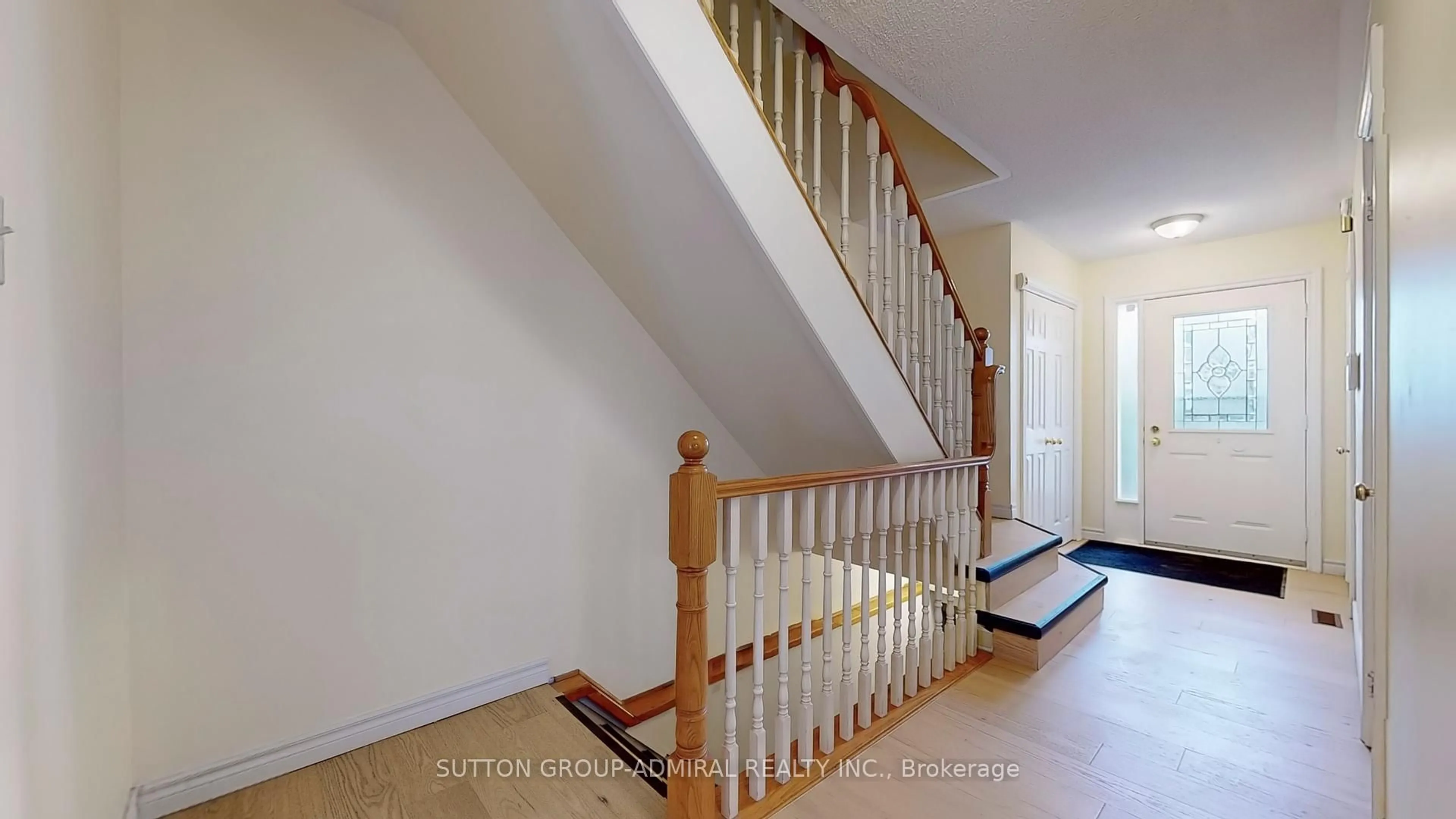 Stairs for 1707 Princelea Pl, Mississauga Ontario L5M 3R4