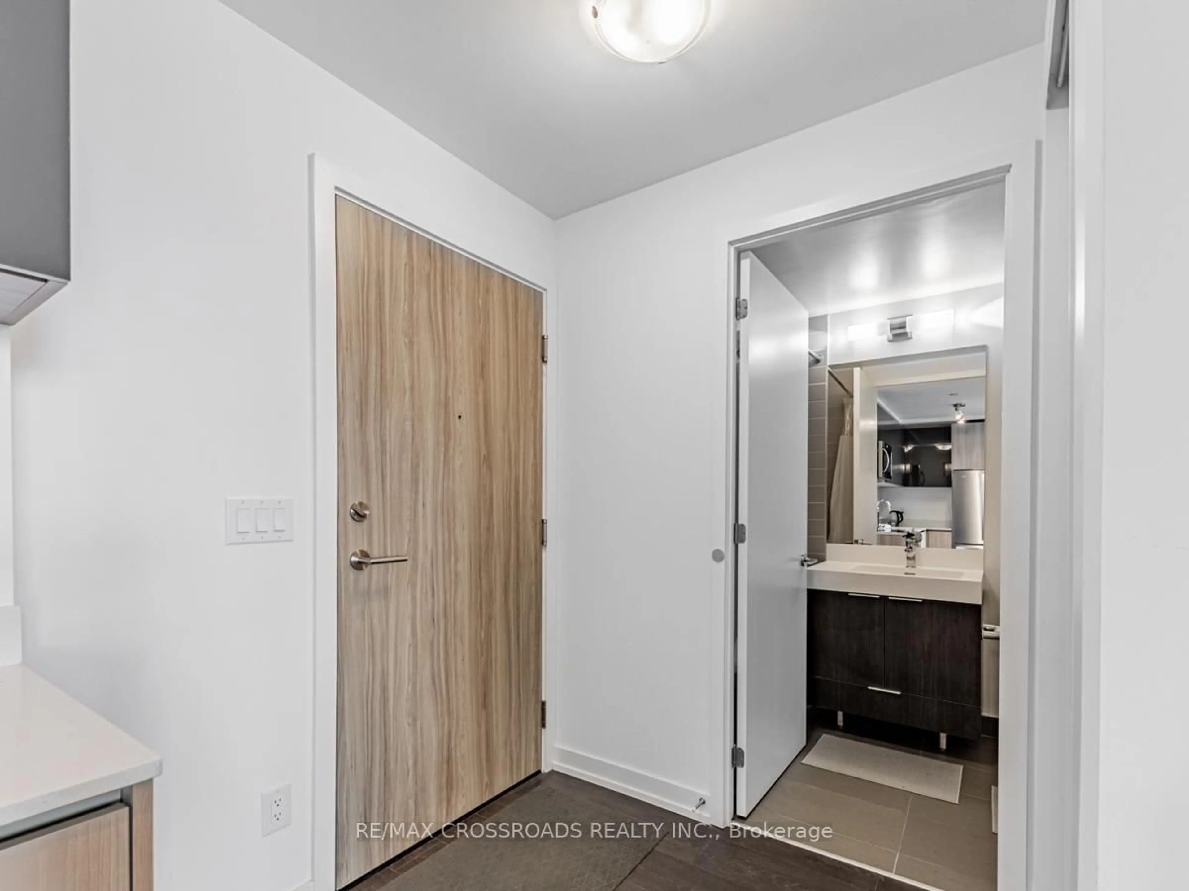 Indoor entryway for 3100 Keele St #427, Toronto Ontario M3M 2H4