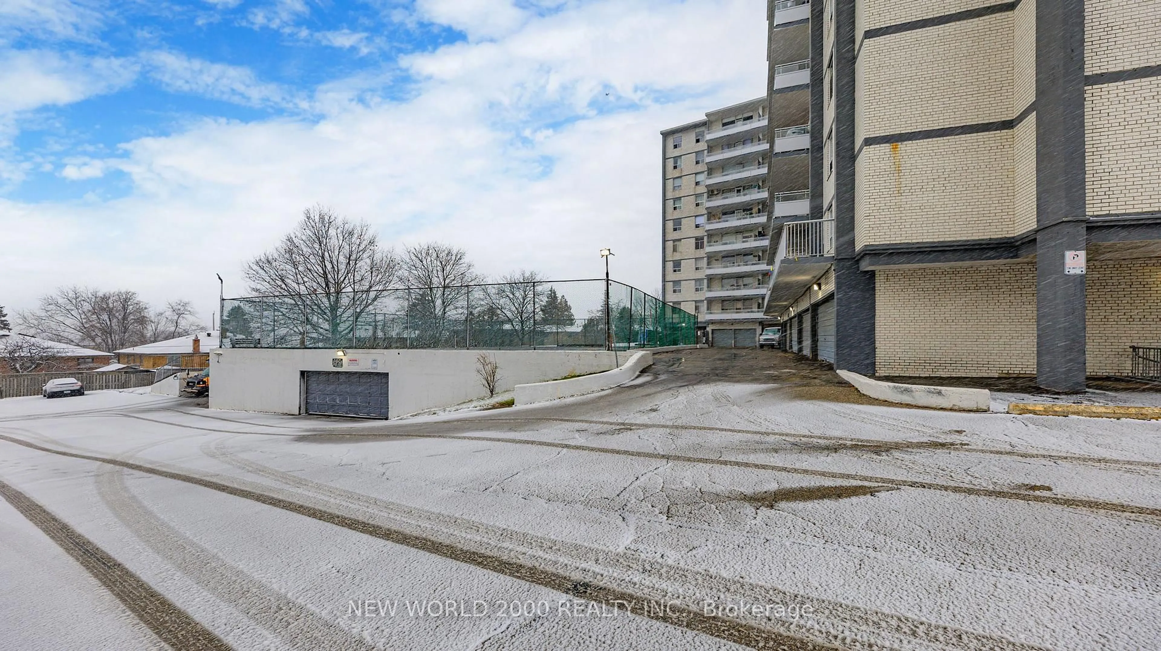 Patio, street for 3460 Keele St #505, Toronto Ontario M3J 1L9