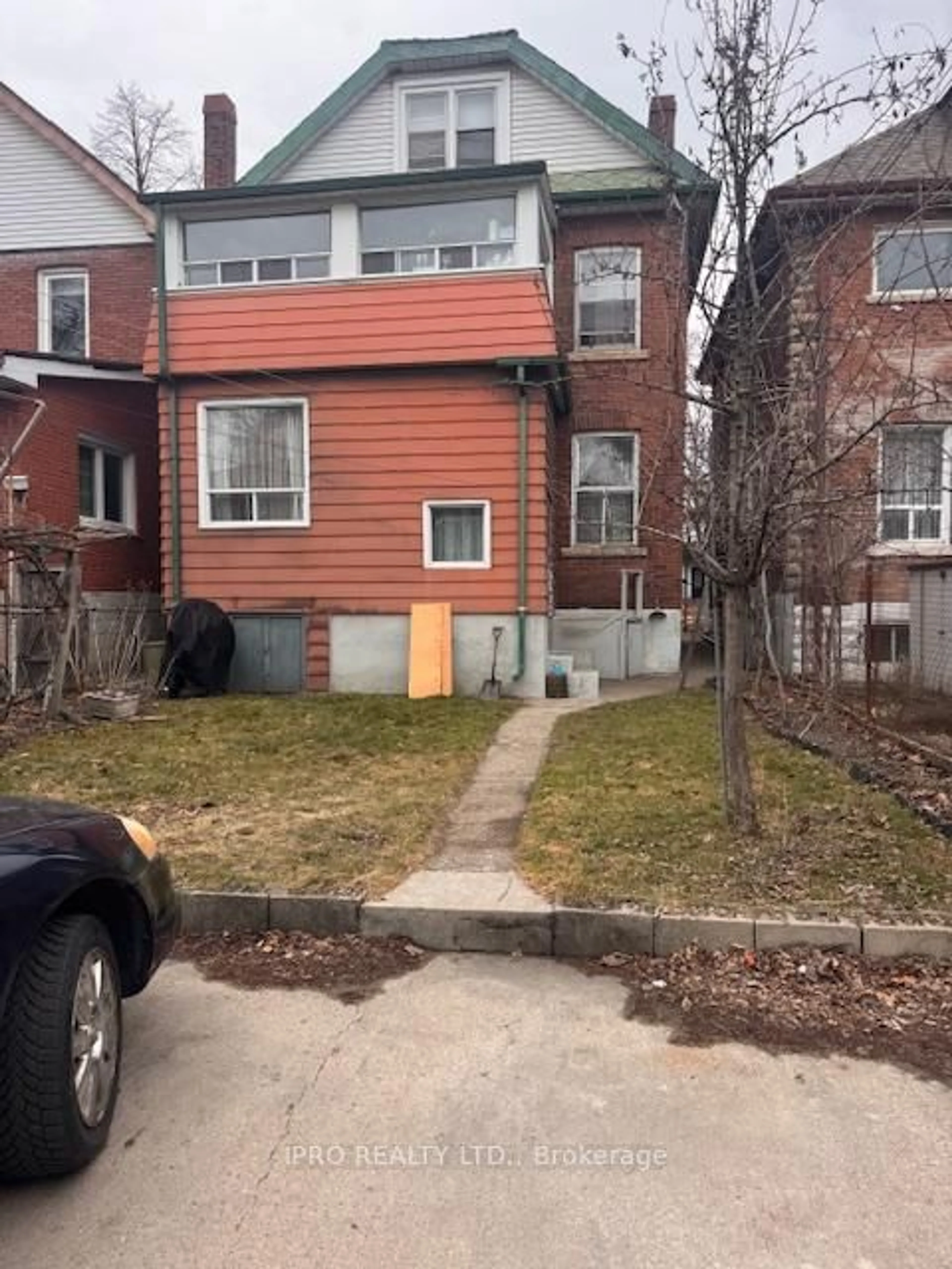 Unknown for 39 Humberside Ave, Toronto Ontario M6P 1J6