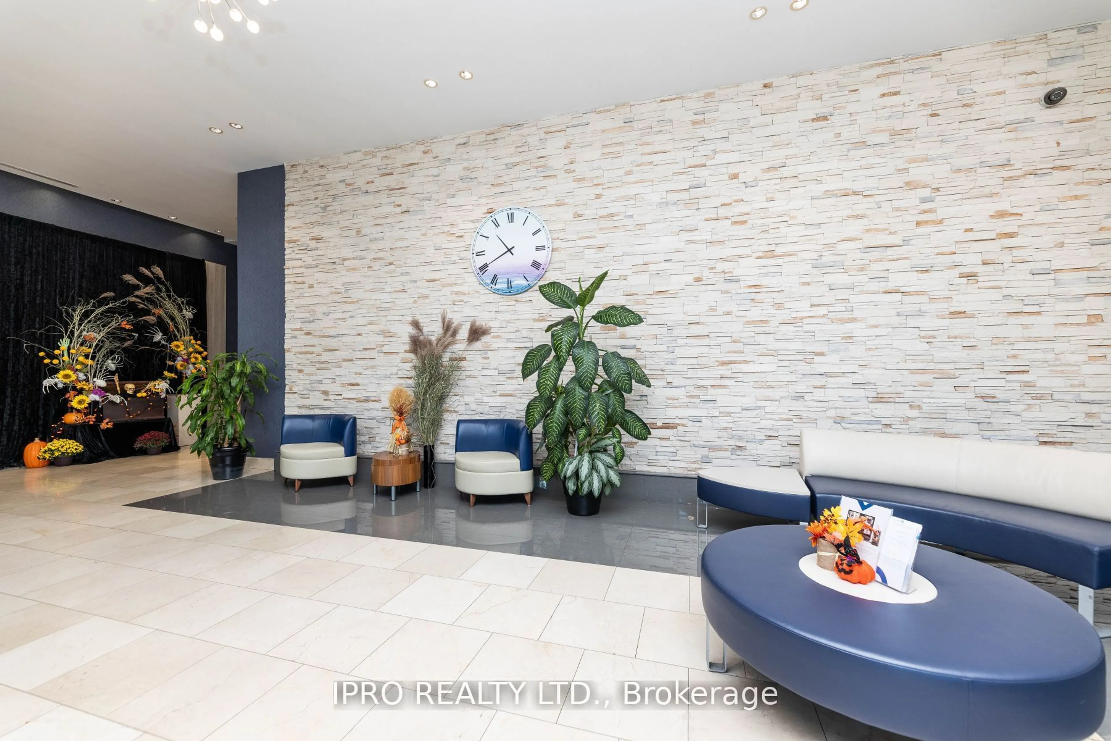 Lobby for 3939 Duke Of York Blvd #513, Mississauga Ontario L5B 4N2