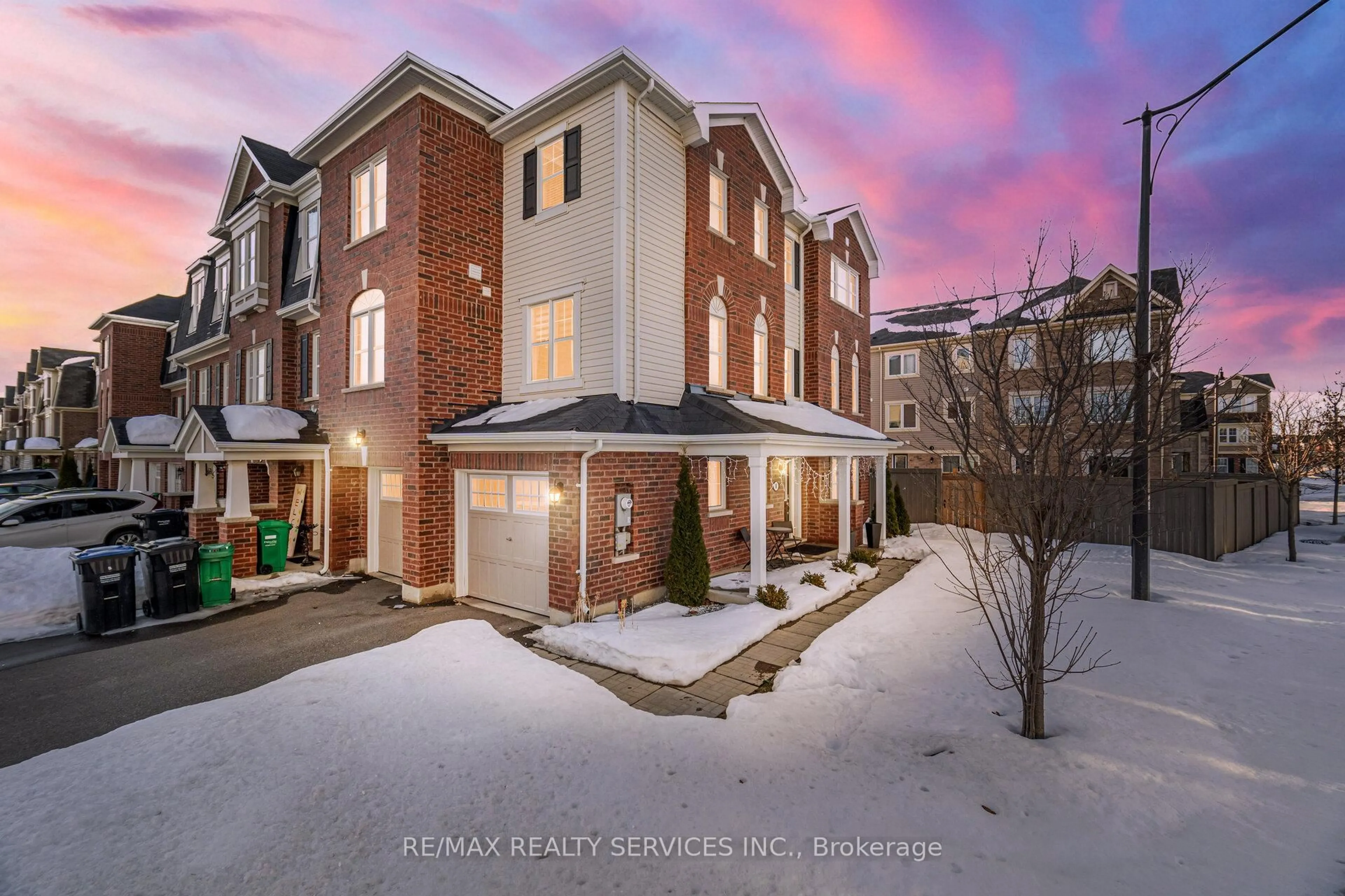 A pic from outside/outdoor area/front of a property/back of a property/a pic from drone, street for 8 Quillberry Clse, Brampton Ontario L7A 4P2