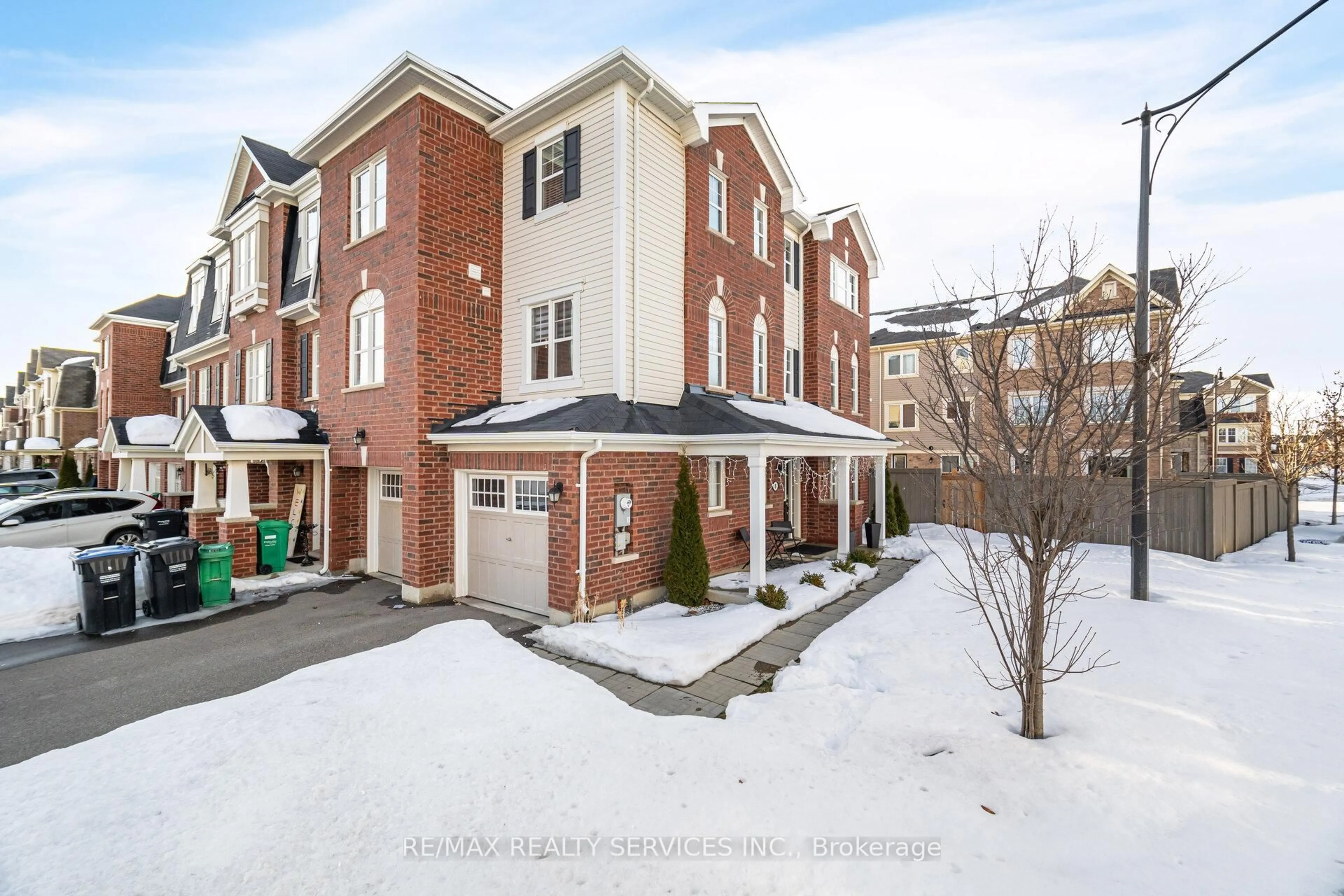 A pic from outside/outdoor area/front of a property/back of a property/a pic from drone, street for 8 Quillberry Clse, Brampton Ontario L7A 4P2