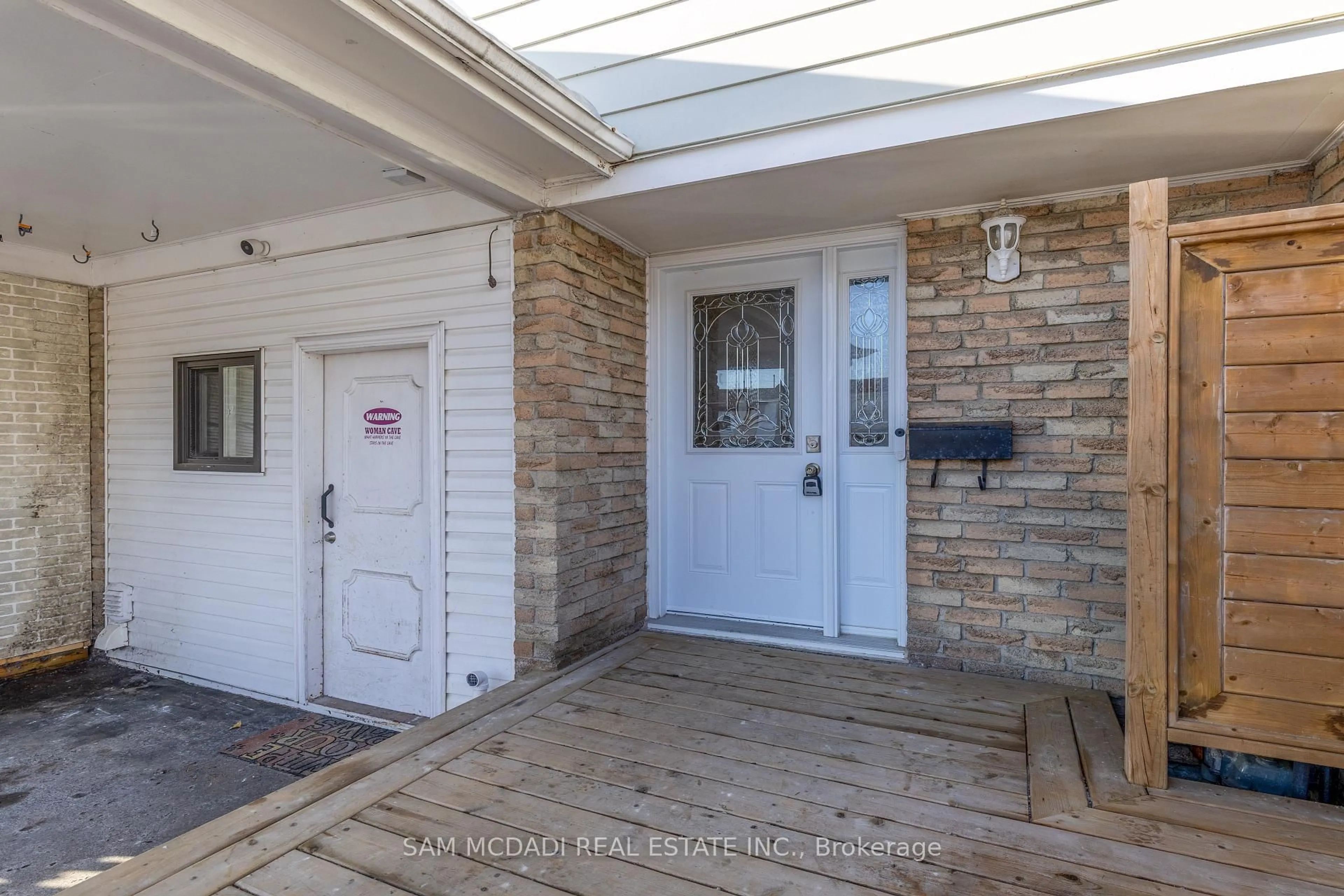 Indoor entryway for 259 Royal Salisbury Way, Brampton Ontario L6V 3G4