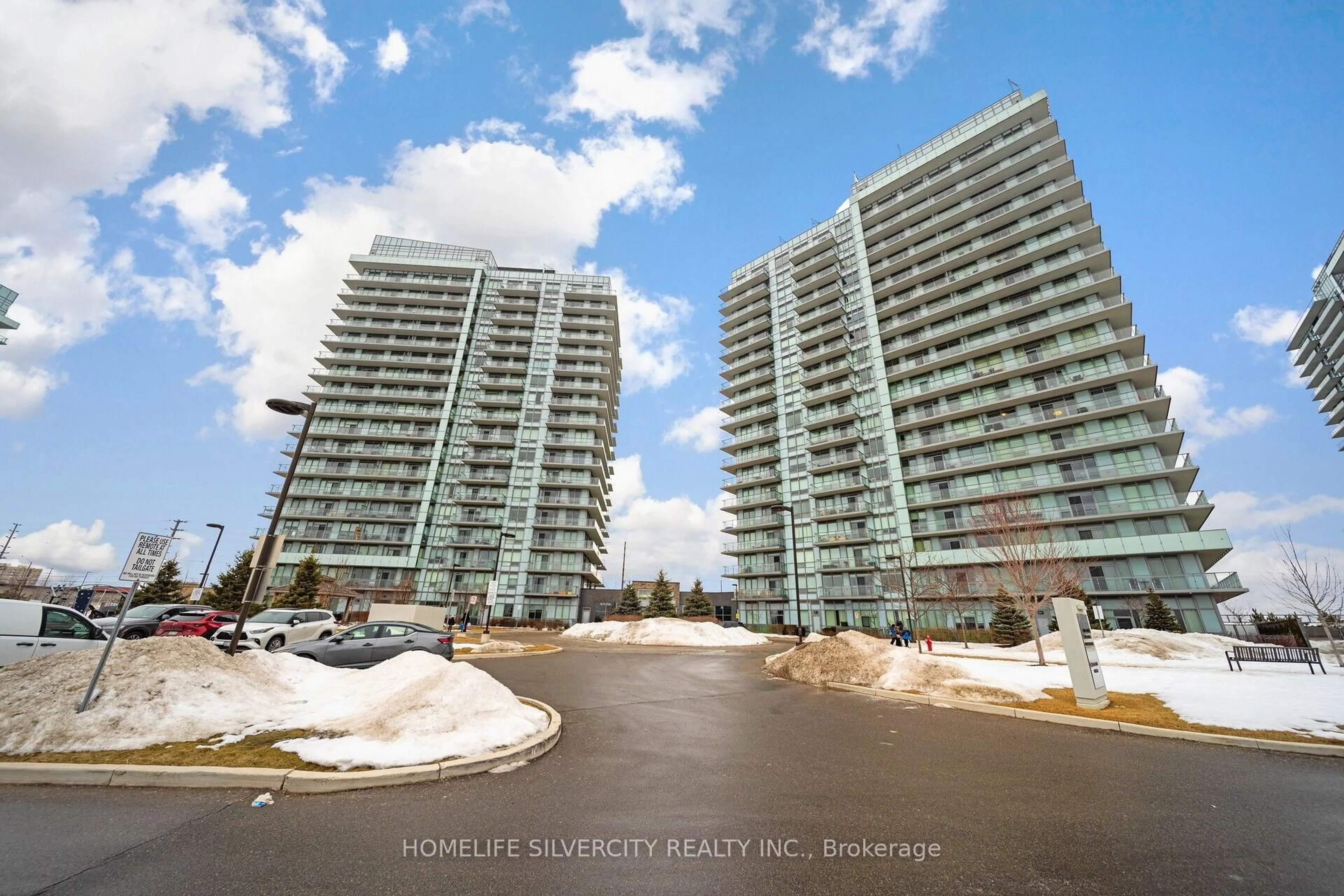 A pic from outside/outdoor area/front of a property/back of a property/a pic from drone, water/lake/river/ocean view for 4699 Glen Erin Dr #608, Mississauga Ontario L5M 2E5