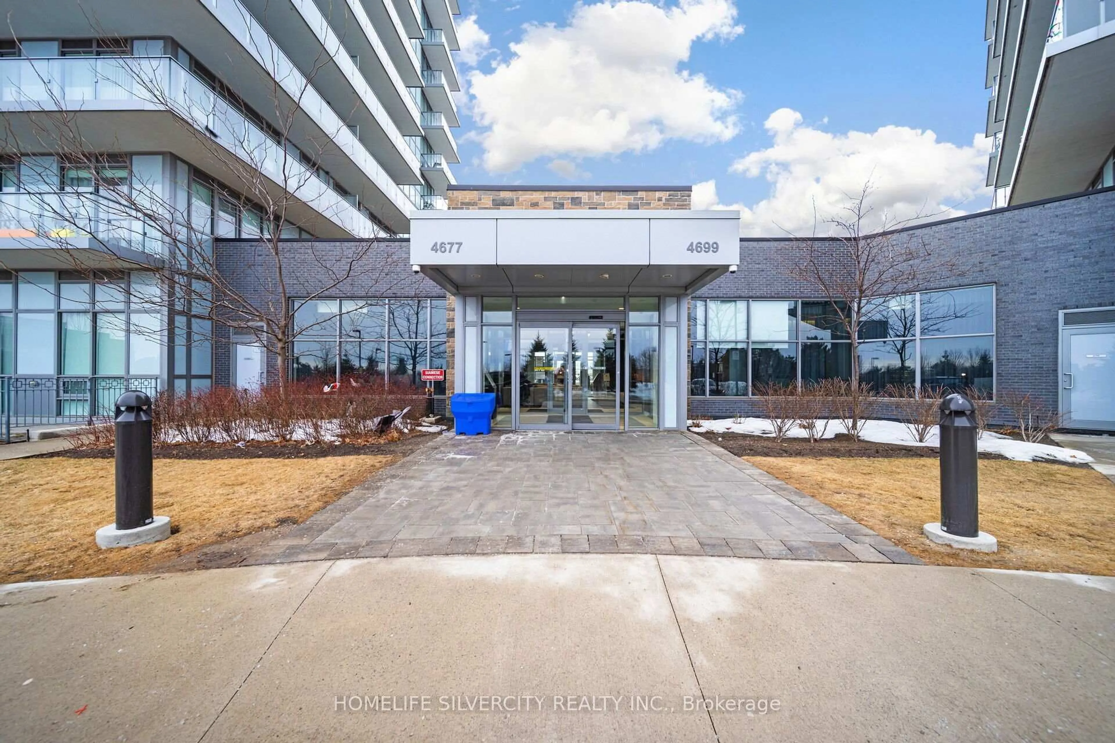 Indoor foyer for 4699 Glen Erin Dr #608, Mississauga Ontario L5M 2E5