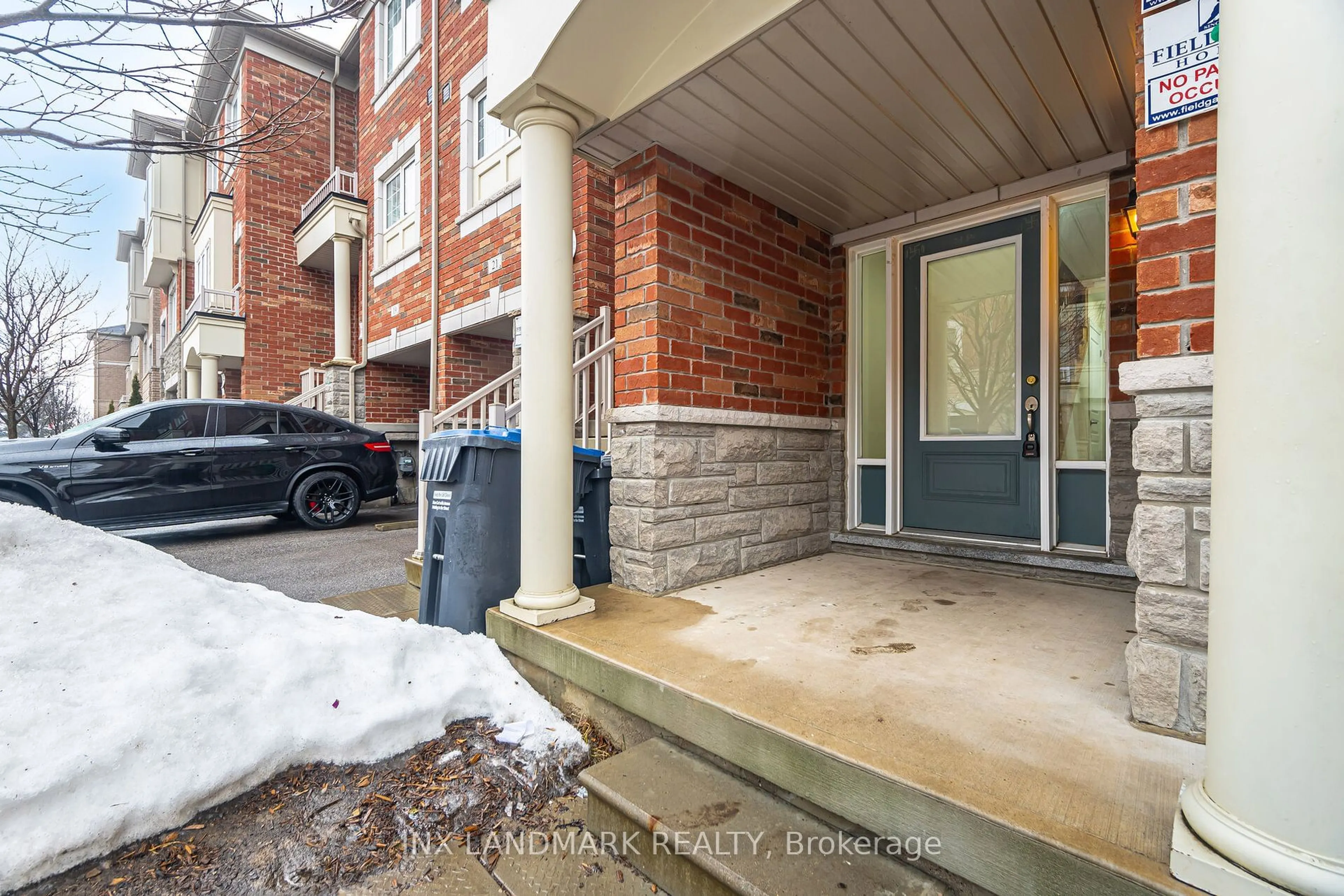 Indoor entryway for 23 Abercove Clse, Brampton Ontario L6Y 6E6