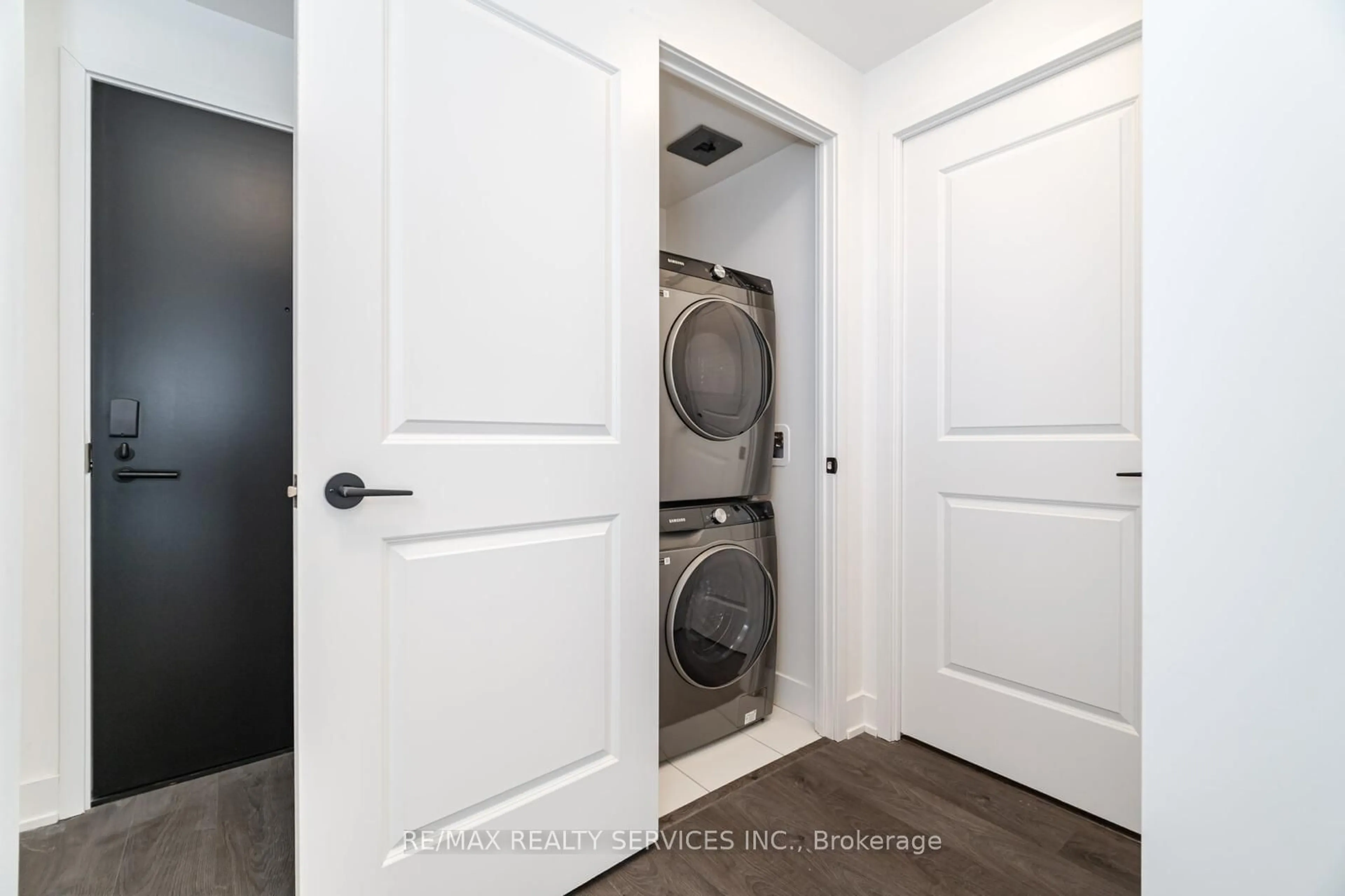 Laundry room for 2343 Khalsa Gate #108, Oakville Ontario L6M 4J2