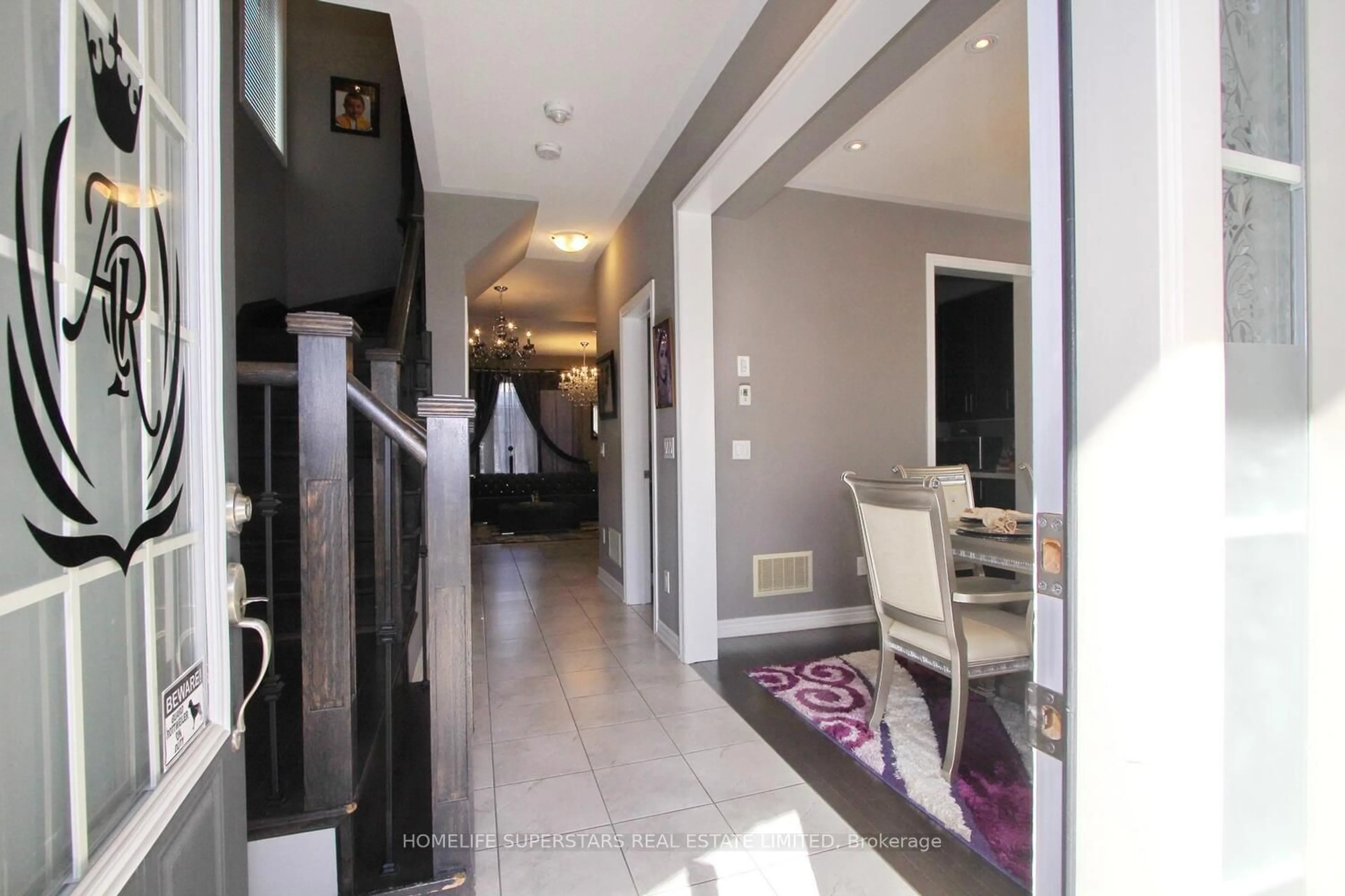 Indoor foyer for 80 Saint Dennis Rd, Brampton Ontario L6R 3W7