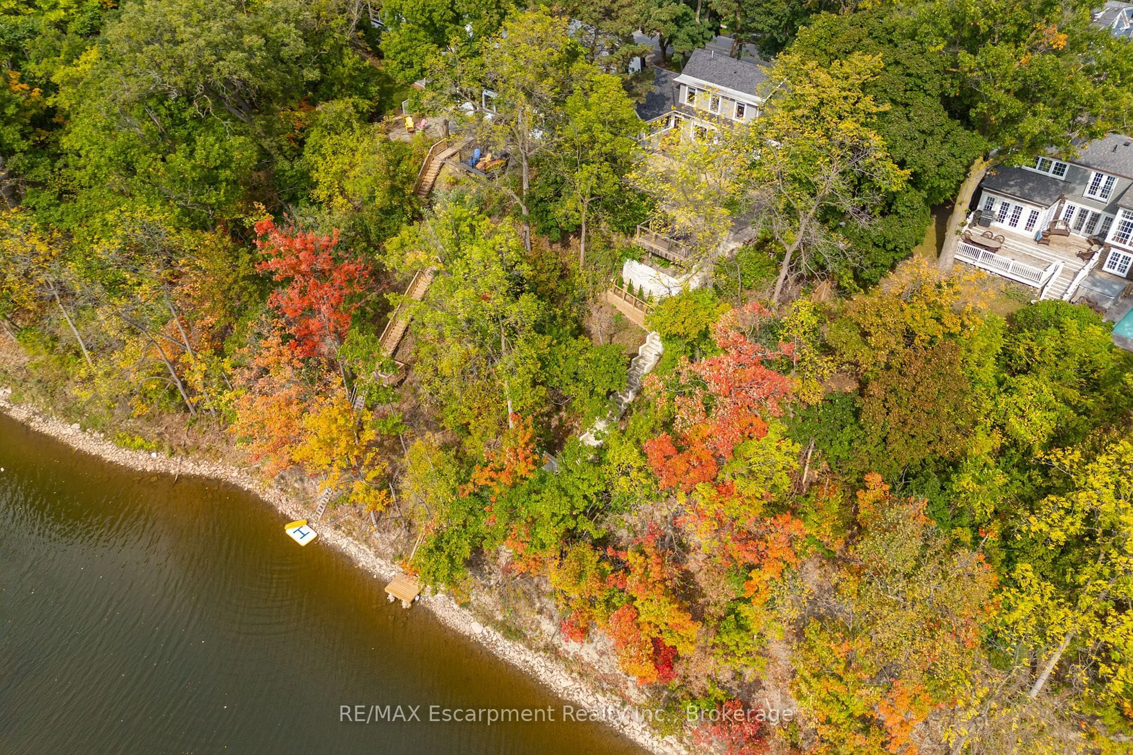 A pic from outside/outdoor area/front of a property/back of a property/a pic from drone, water/lake/river/ocean view for 416 Trafalgar Rd, Oakville Ontario L6J 3H7