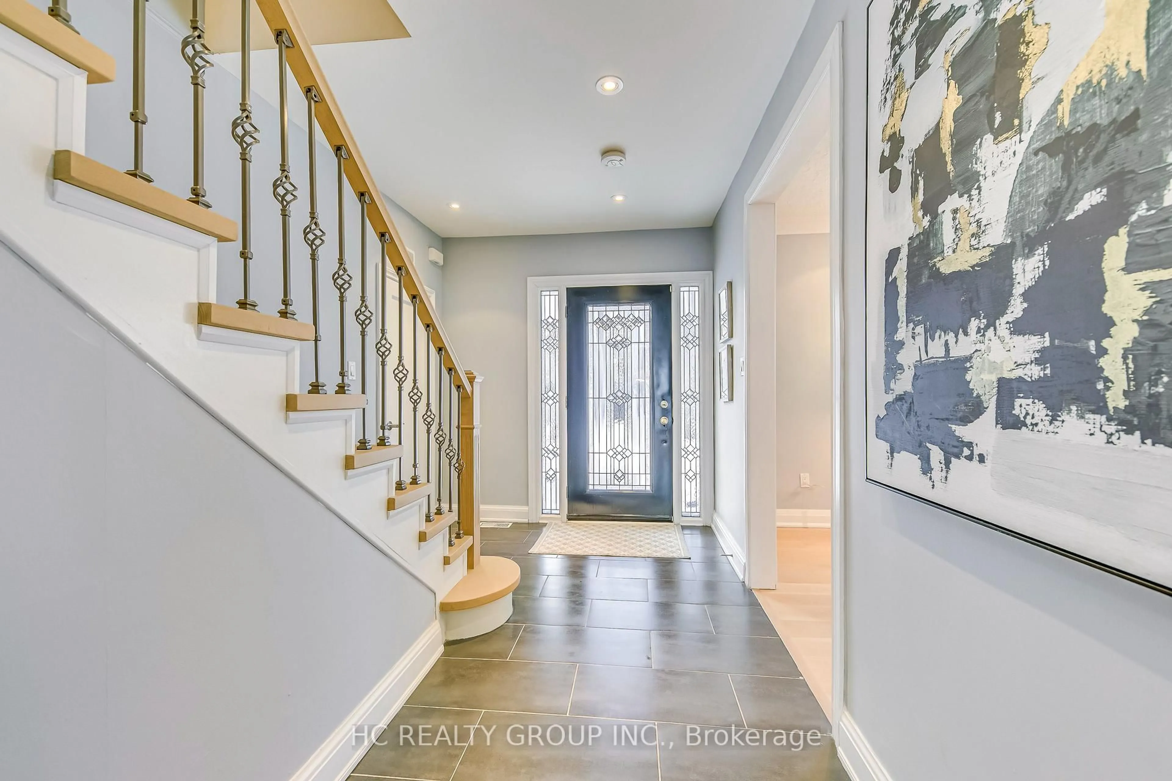 Indoor entryway for 468 Lynd Ave, Mississauga Ontario L5G 2L6